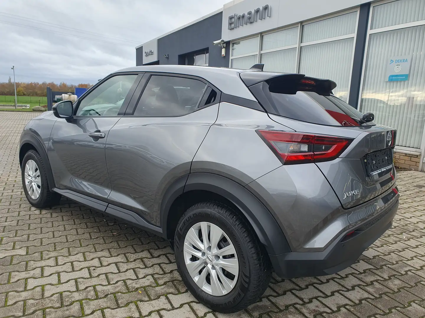 Nissan Juke 1.0 DIG-T N-Connecta, Winter-Paket, Navi, DAB+ Grijs - 2