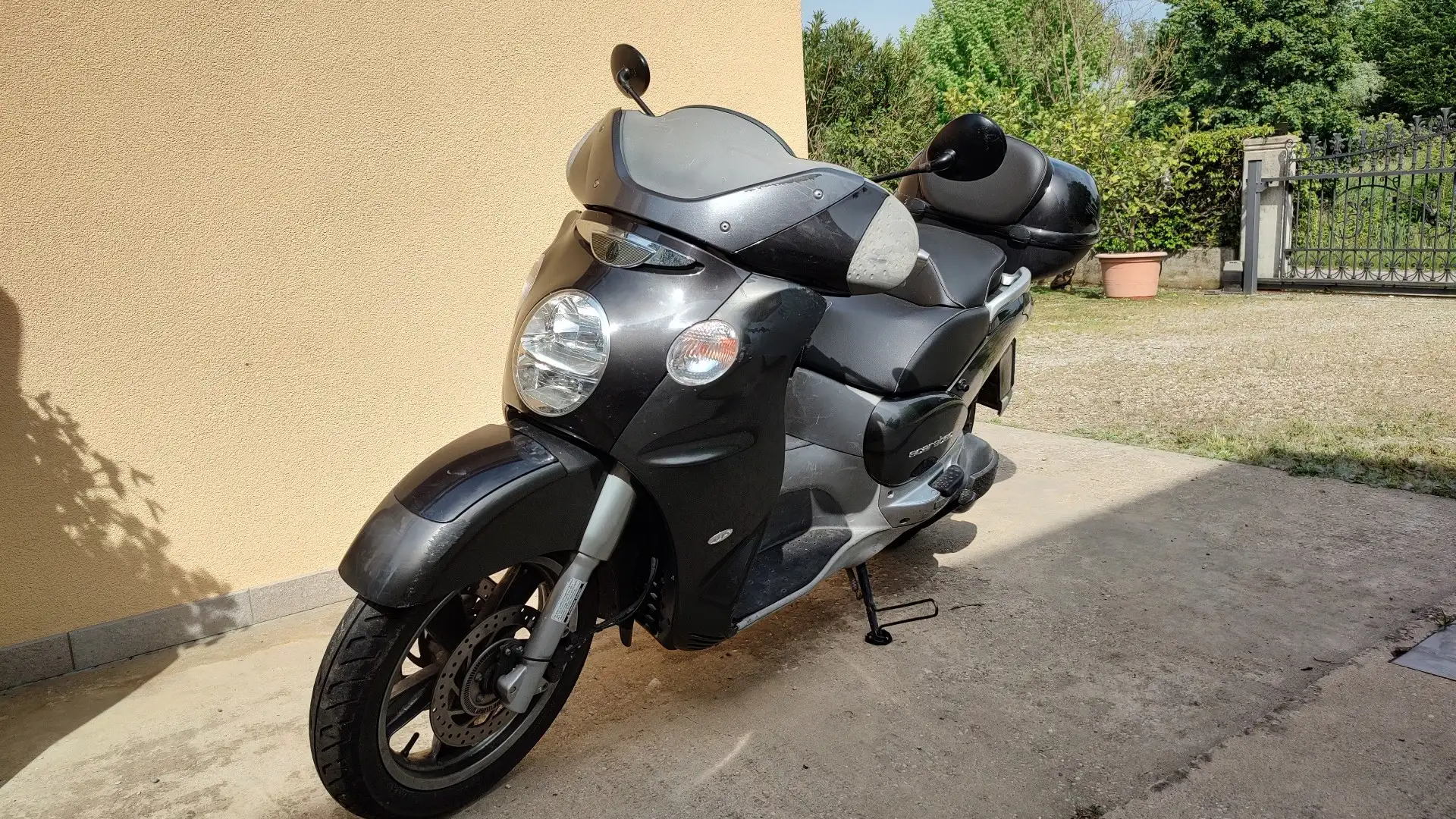Aprilia Aprilia Scarabeo 500 GT Чорний - 1