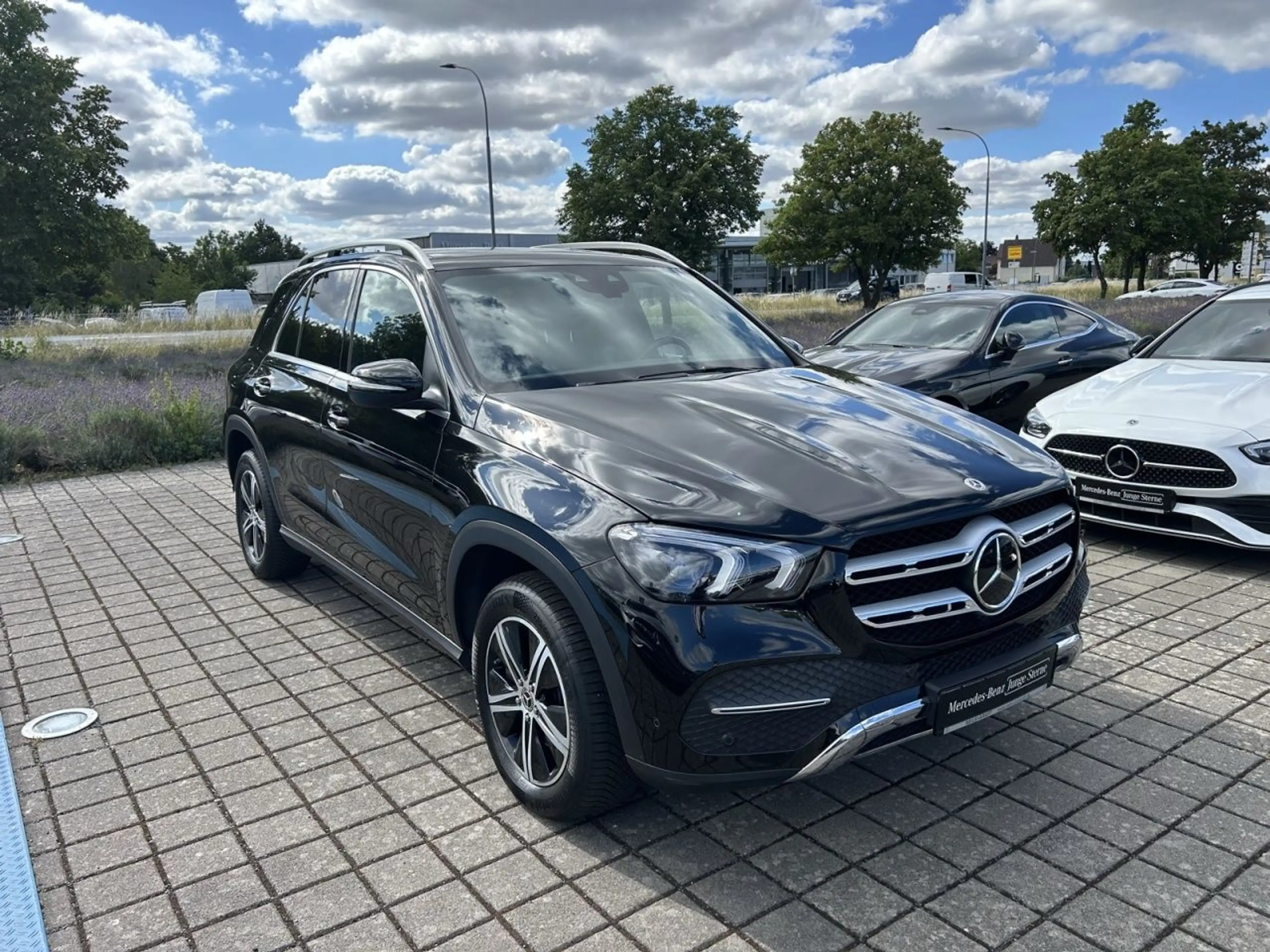 Mercedes-Benz GLE 300 d 4M AMG+FAHRASSIST+AMBIENTE+AHK+PANO — photo 4