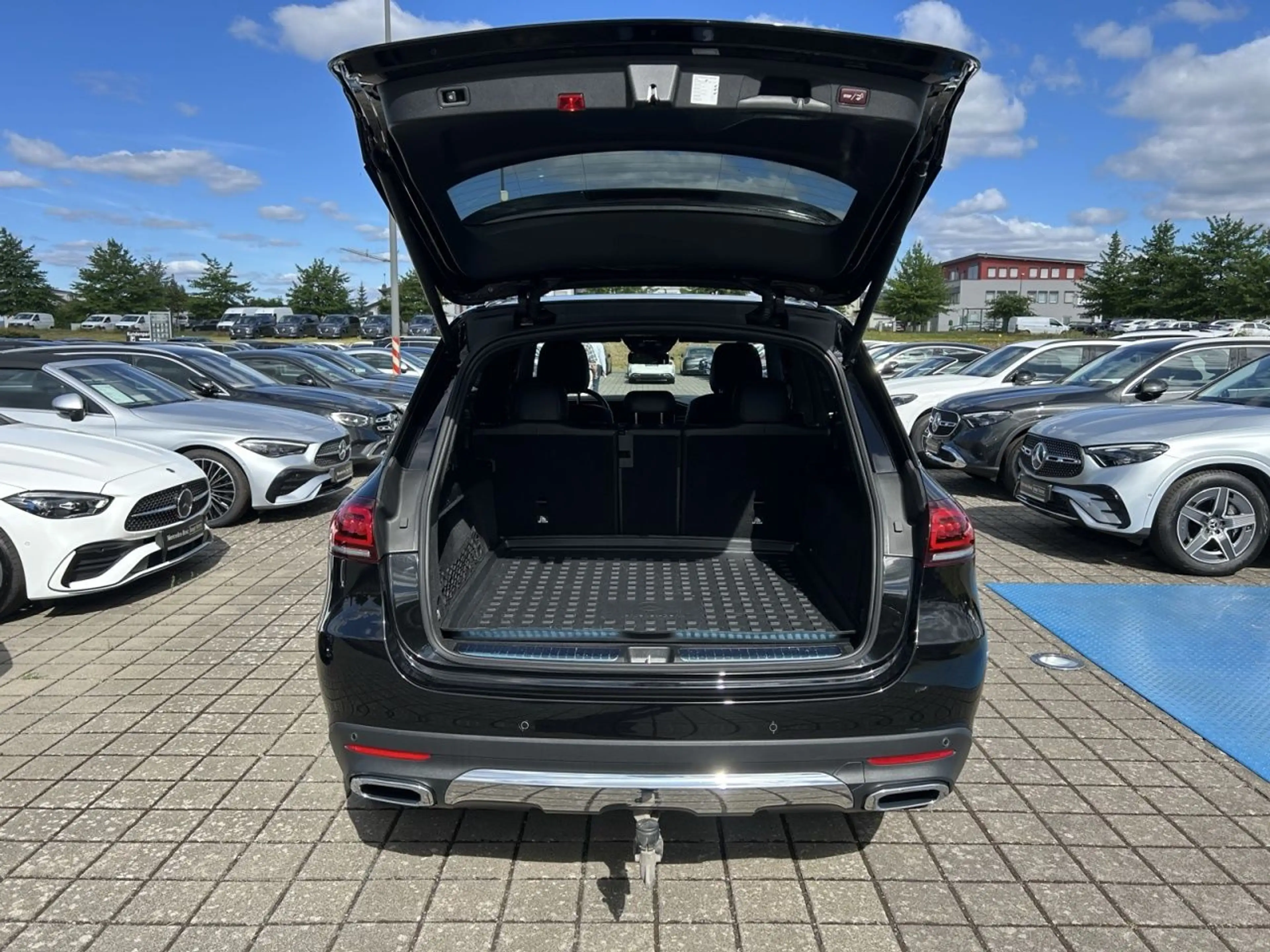 Mercedes-Benz GLE 300 d 4M AMG+FAHRASSIST+AMBIENTE+AHK+PANO — photo 10