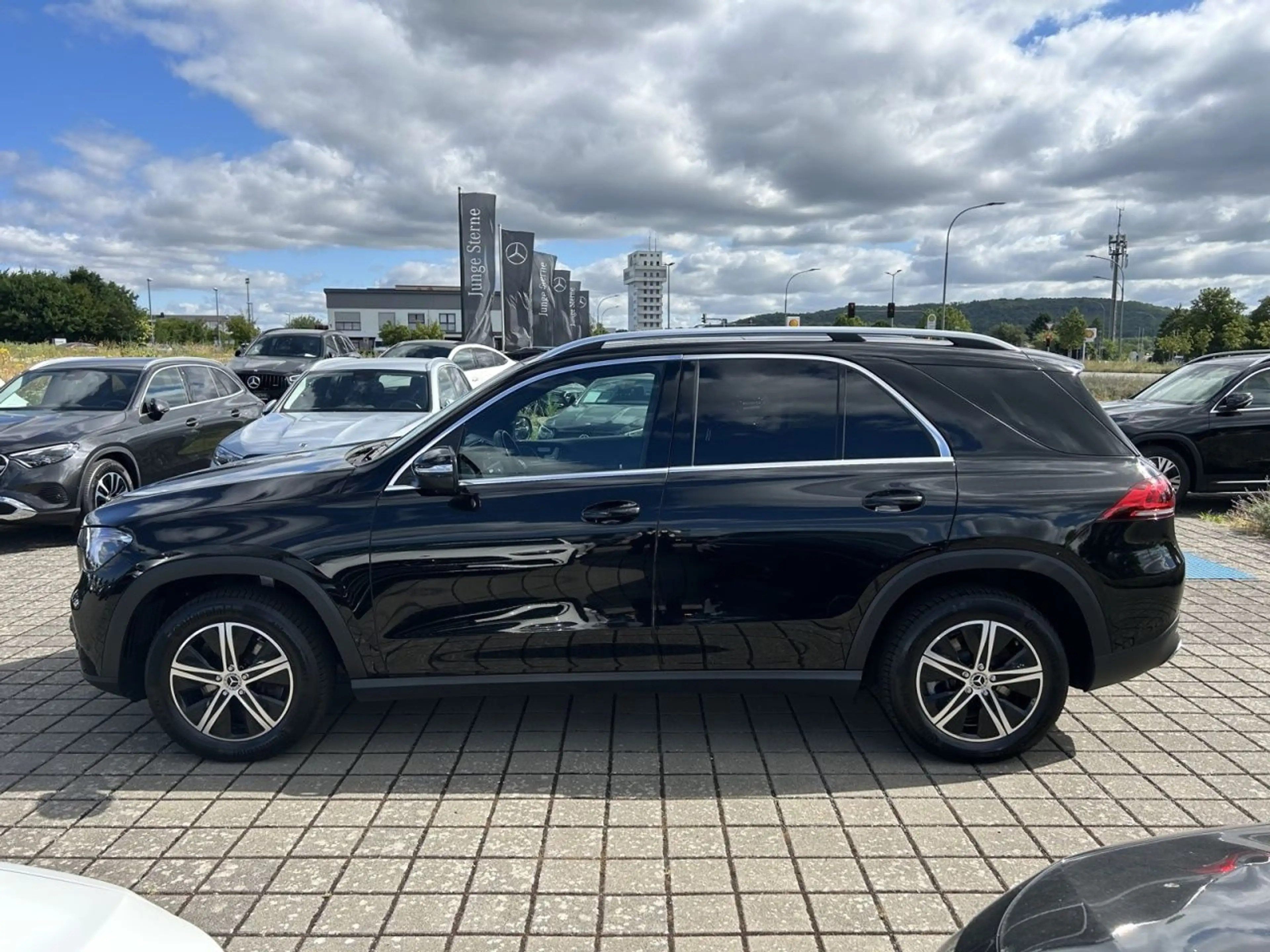 Mercedes-Benz GLE 300 d 4M AMG+FAHRASSIST+AMBIENTE+AHK+PANO — photo 9