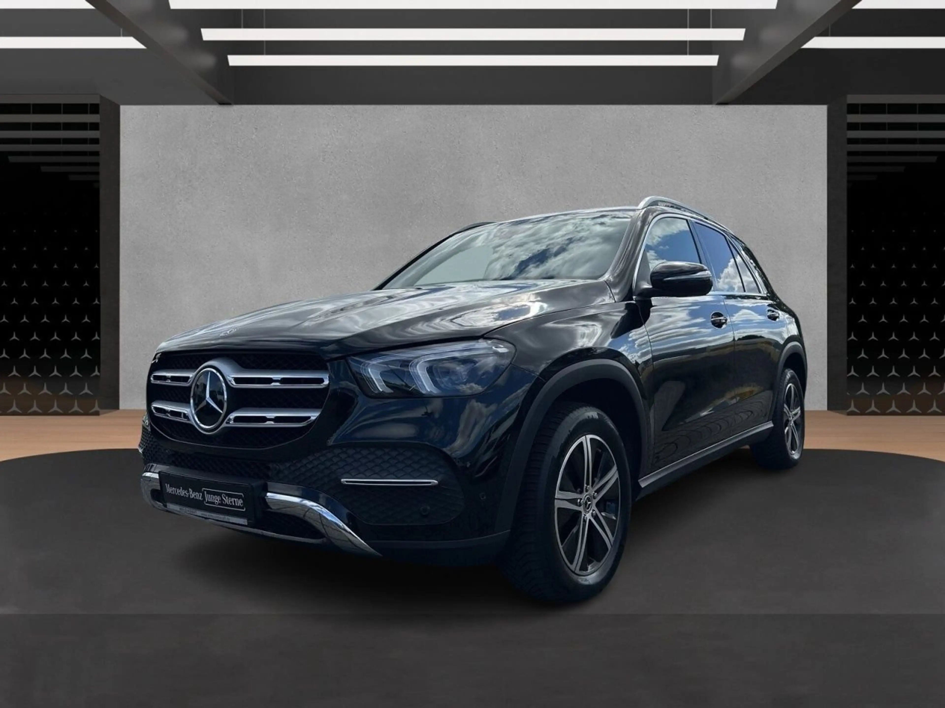 Mercedes-Benz GLE 300 d 4M AMG+FAHRASSIST+AMBIENTE+AHK+PANO — photo 2