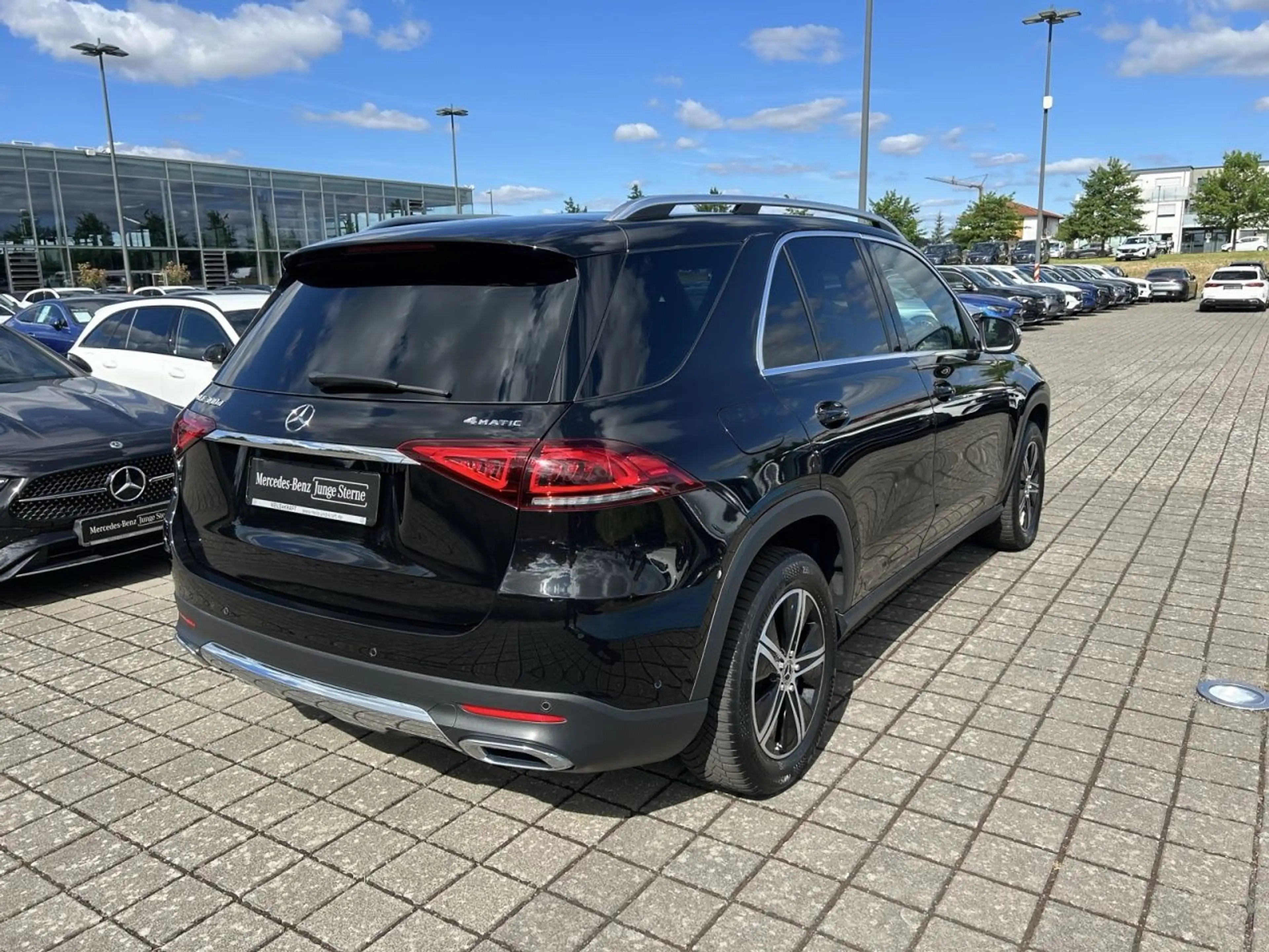 Mercedes-Benz GLE 300 d 4M AMG+FAHRASSIST+AMBIENTE+AHK+PANO — photo 6