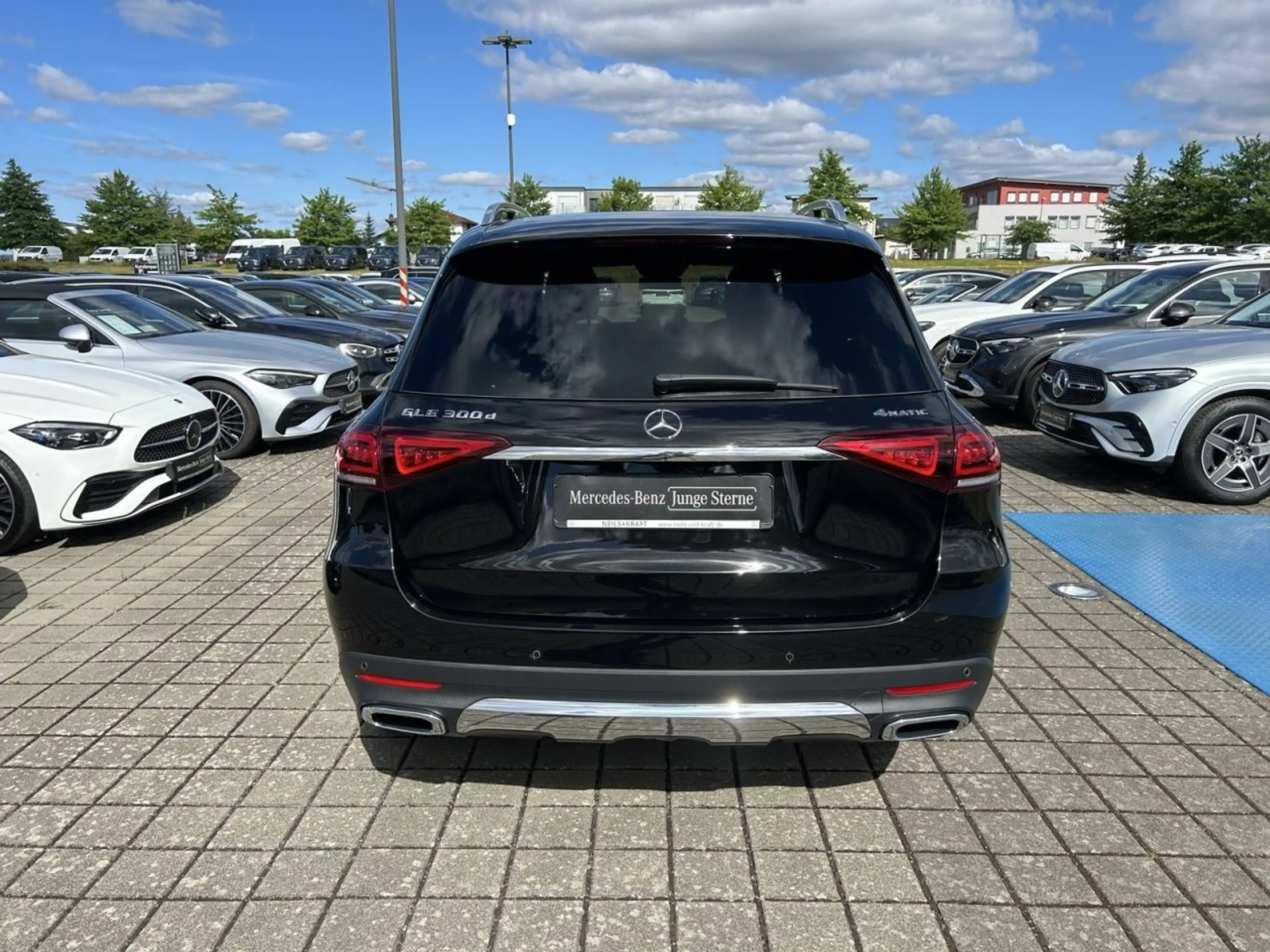 Mercedes-Benz GLE 300 d 4M AMG+FAHRASSIST+AMBIENTE+AHK+PANO — photo 7
