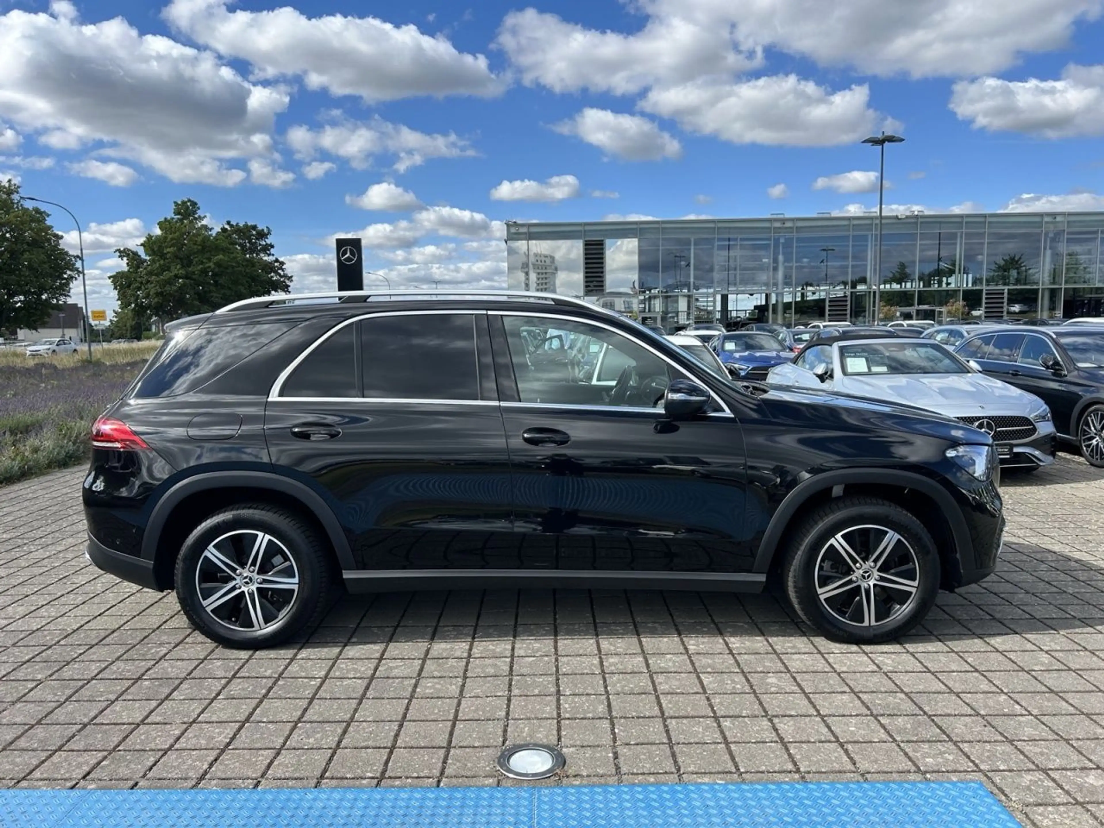 Mercedes-Benz GLE 300 d 4M AMG+FAHRASSIST+AMBIENTE+AHK+PANO — photo 5