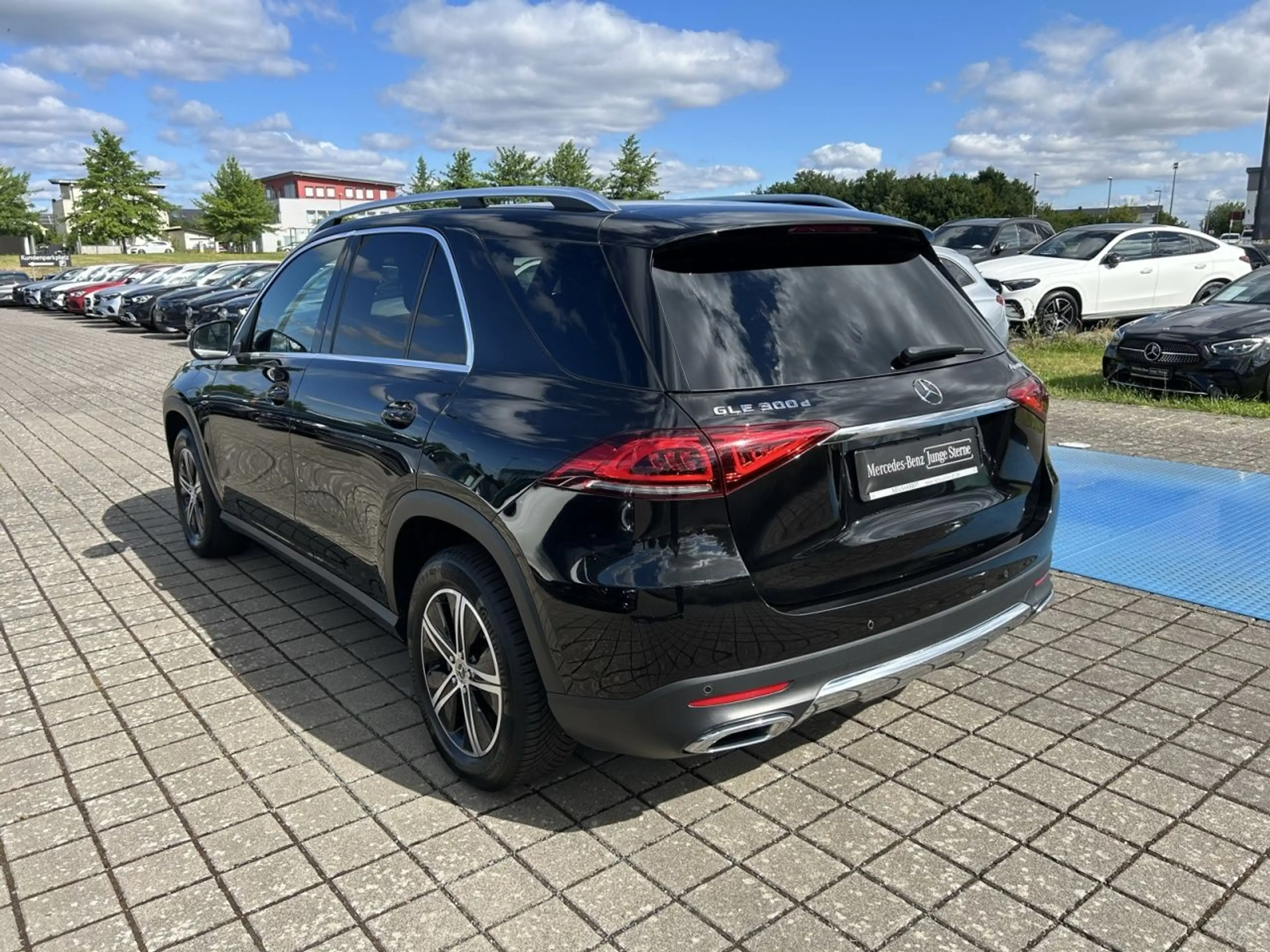 Mercedes-Benz GLE 300 d 4M AMG+FAHRASSIST+AMBIENTE+AHK+PANO — photo 8