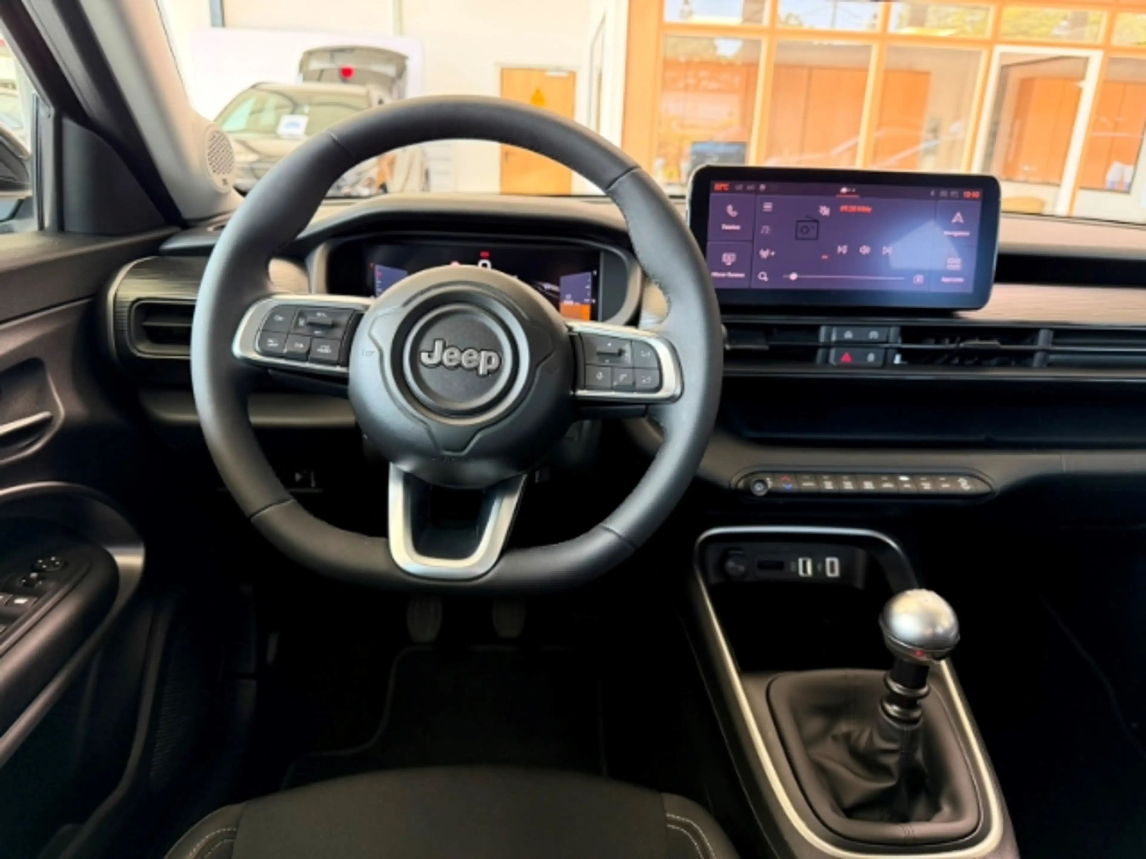 Jeep Avenger Altitude 1.2L GSE T3 mit GJR+Assistenzpaket — photo 12