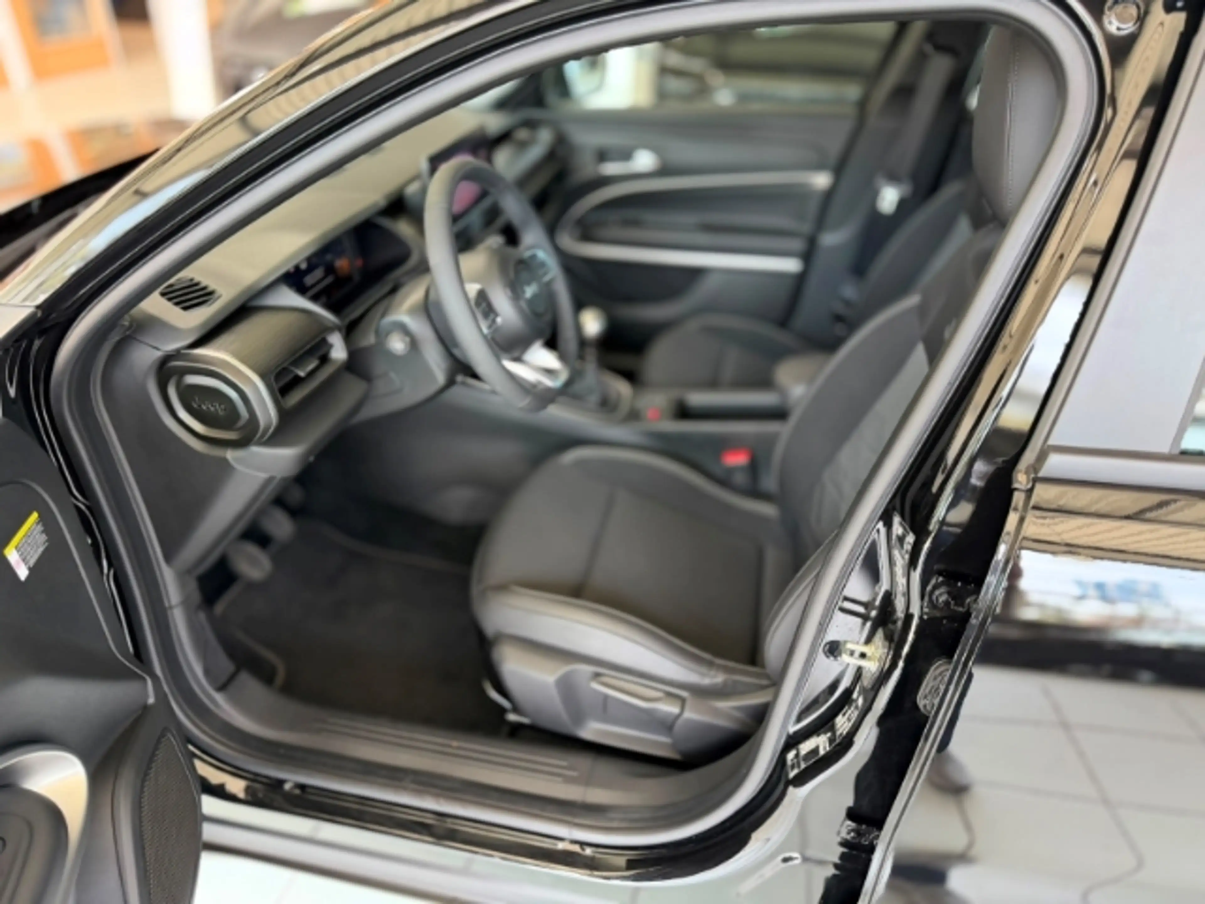 Jeep Avenger Altitude 1.2L GSE T3 mit GJR+Assistenzpaket — photo 8