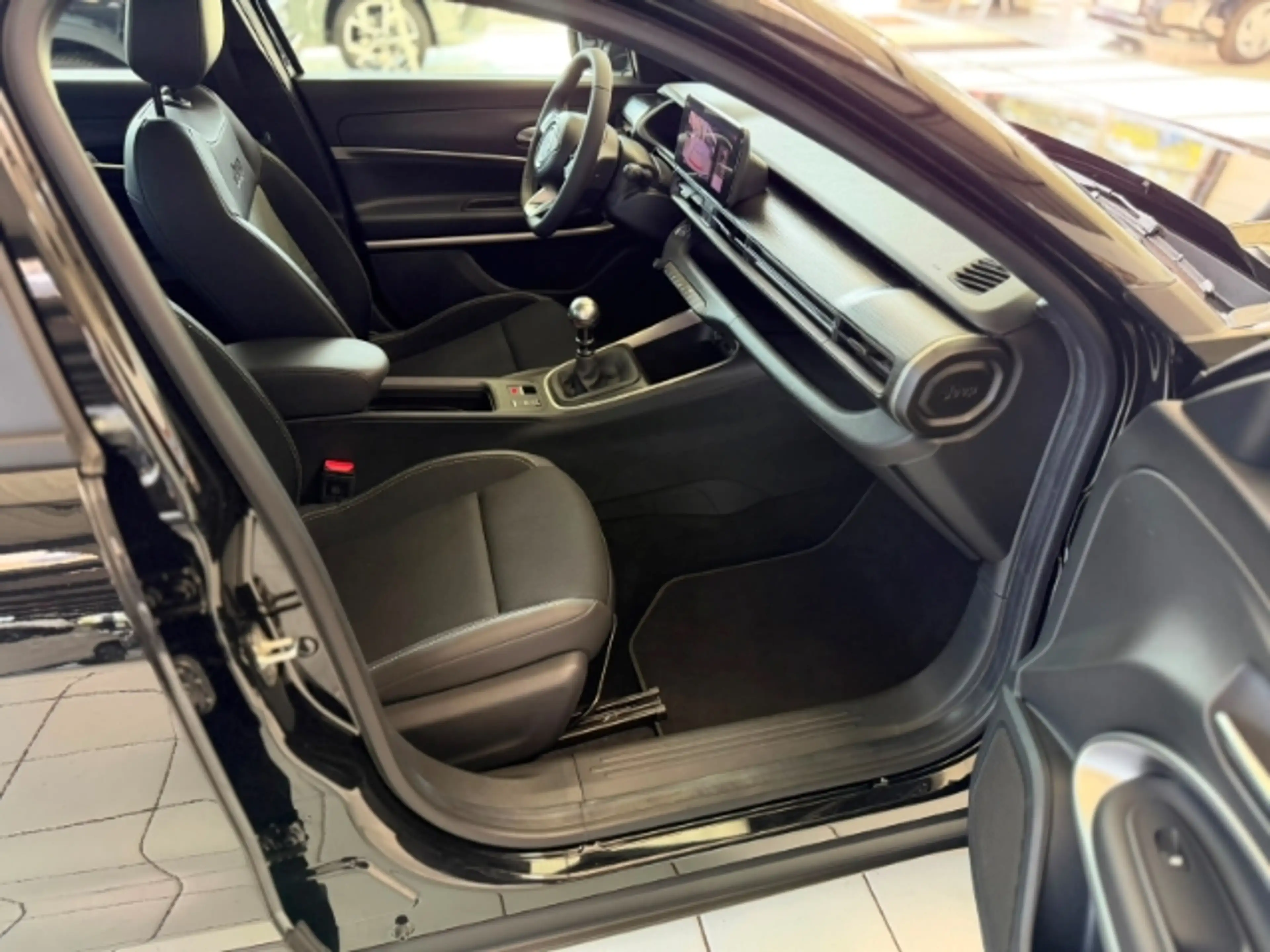 Jeep Avenger Altitude 1.2L GSE T3 mit GJR+Assistenzpaket — photo 10