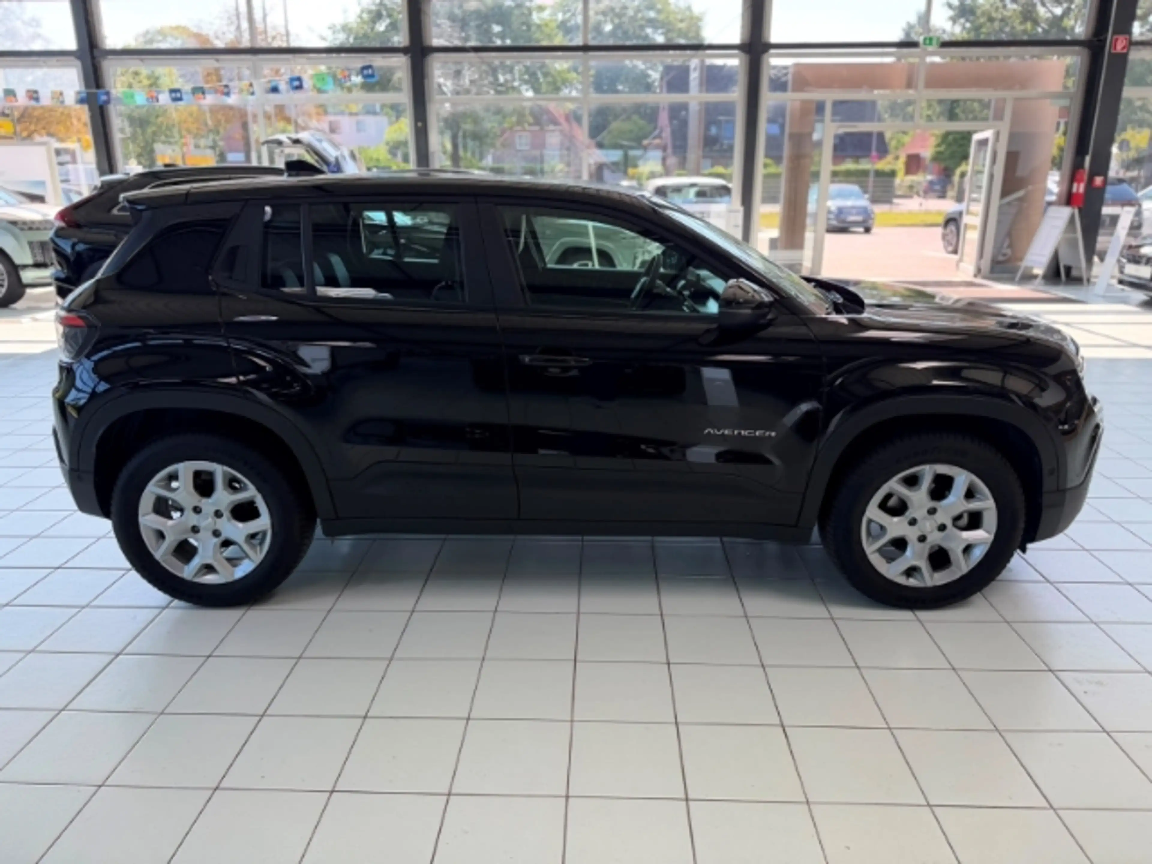 Jeep Avenger Altitude 1.2L GSE T3 mit GJR+Assistenzpaket — photo 4