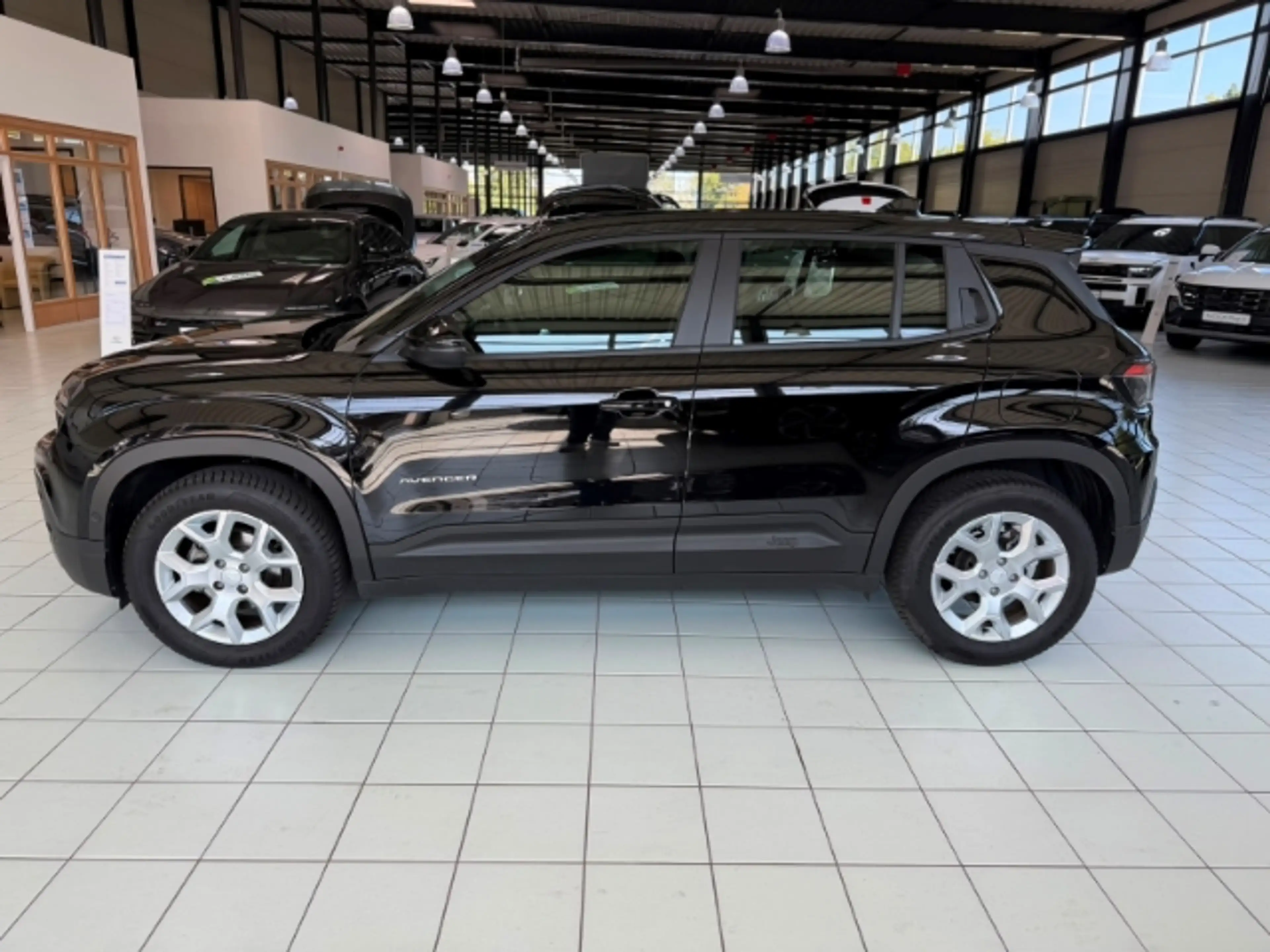 Jeep Avenger Altitude 1.2L GSE T3 mit GJR+Assistenzpaket — photo 5