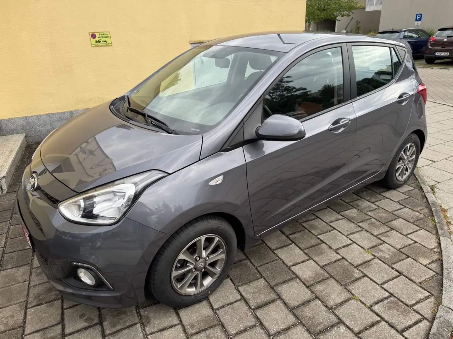 Hyundai i10 FIFA World Cup Edition Gris - 1