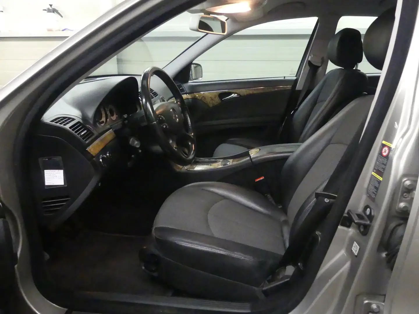 Mercedes-Benz E 280 Avantgarde - Automaat - Trekhaak Grau - 2