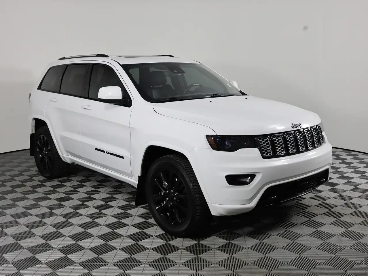 Jeep Grand Cherokee снимка Jeep Grand Cherokee