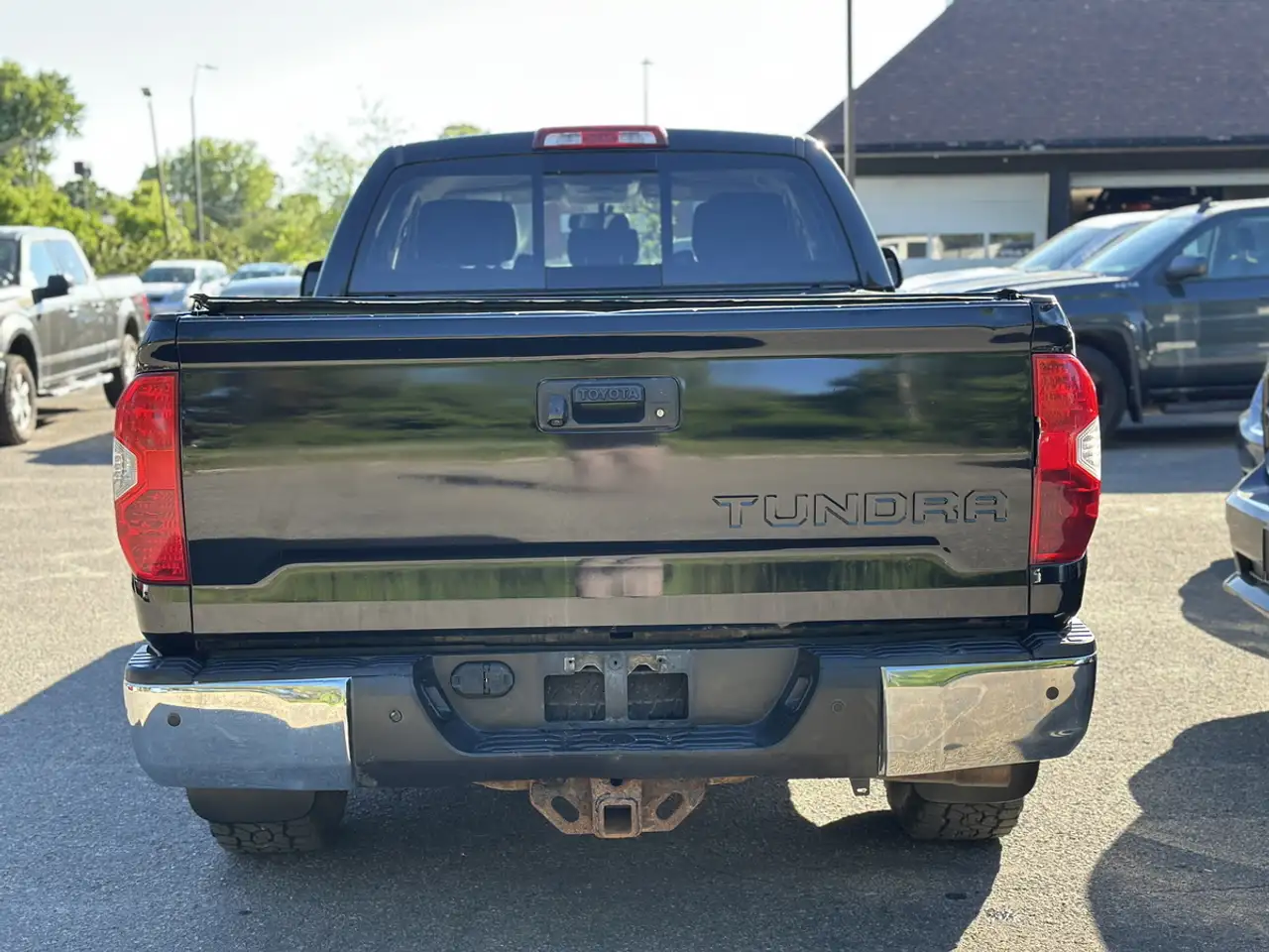 Toyota Tundra снимка Toyota Tundra