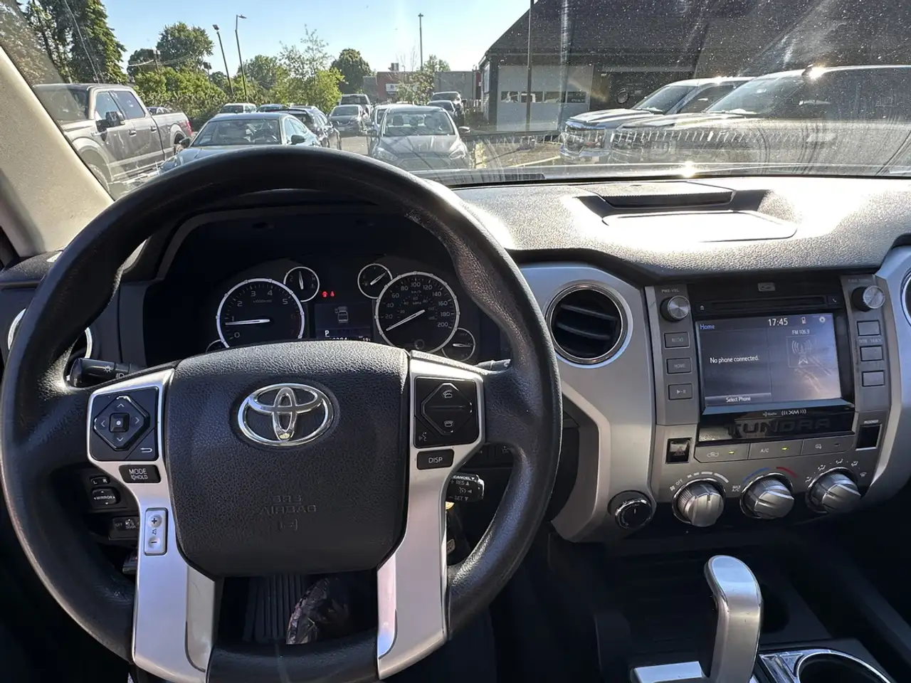 Toyota Tundra снимка Toyota Tundra