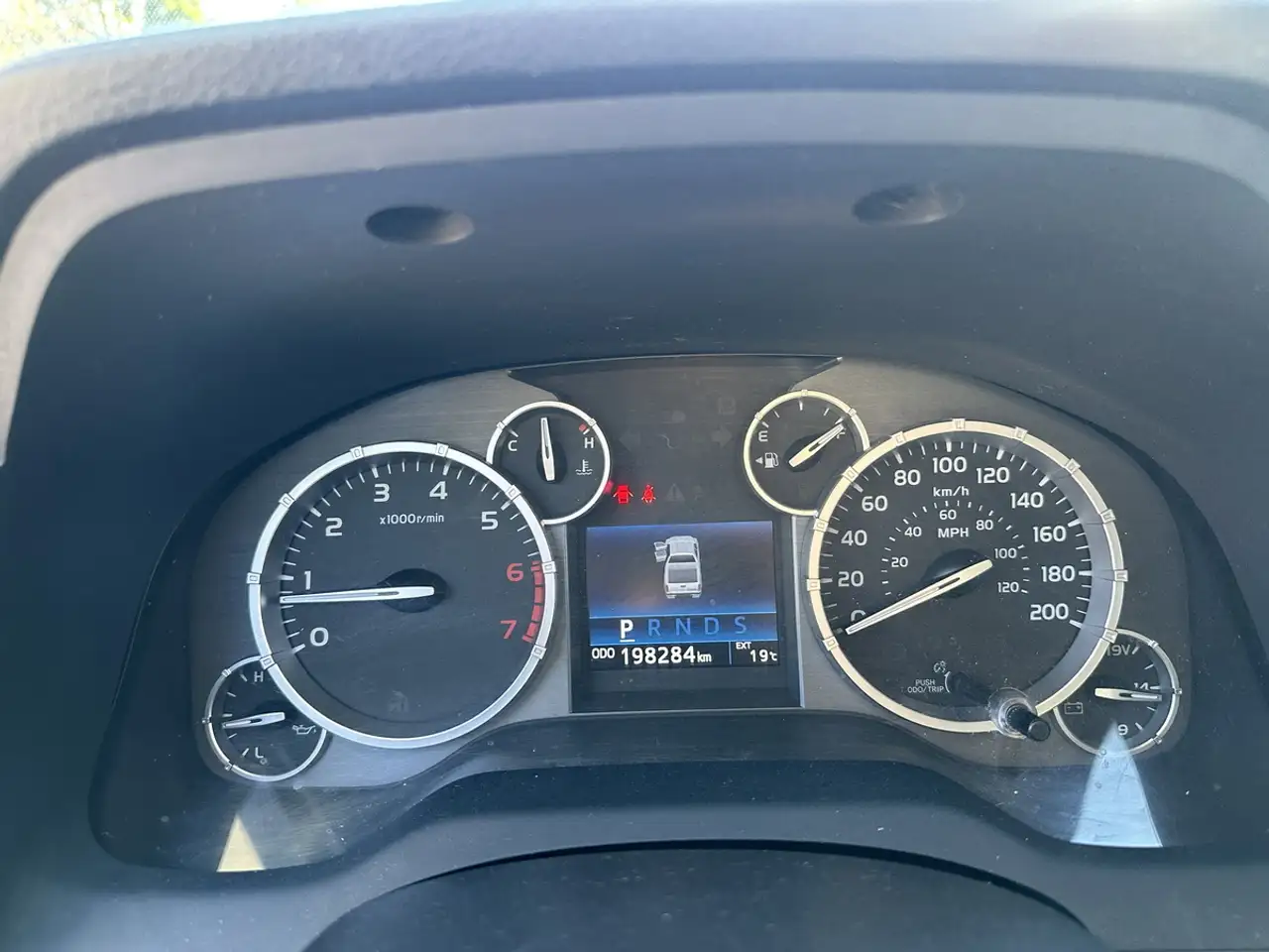 Toyota Tundra снимка Toyota Tundra