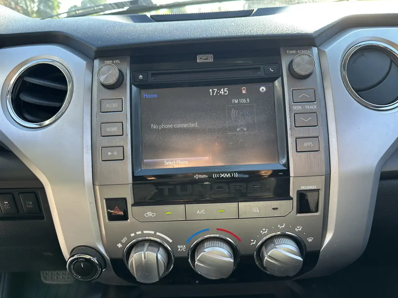 Toyota Tundra снимка Toyota Tundra