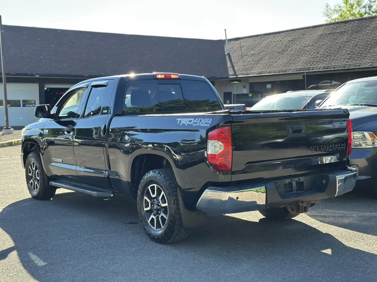 Toyota Tundra снимка Toyota Tundra