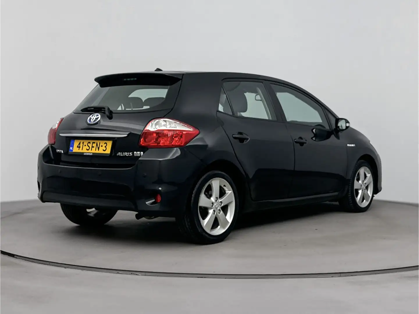 Toyota Auris 1.8 Full Hybrid Dynamic | Navigatie | achterruitri Zwart - 2