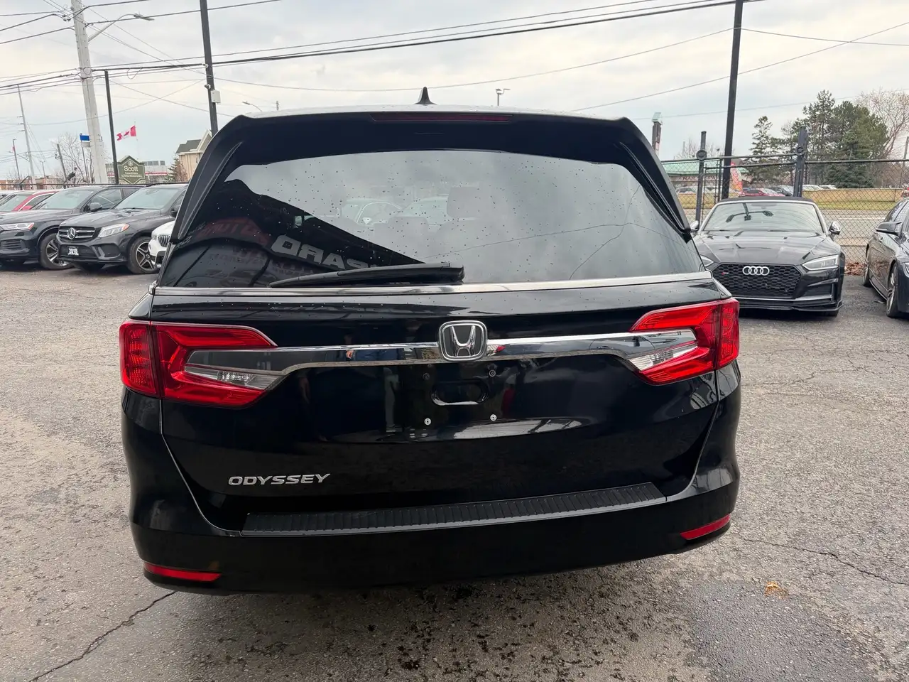 Honda Odyssey снимка Honda Odyssey