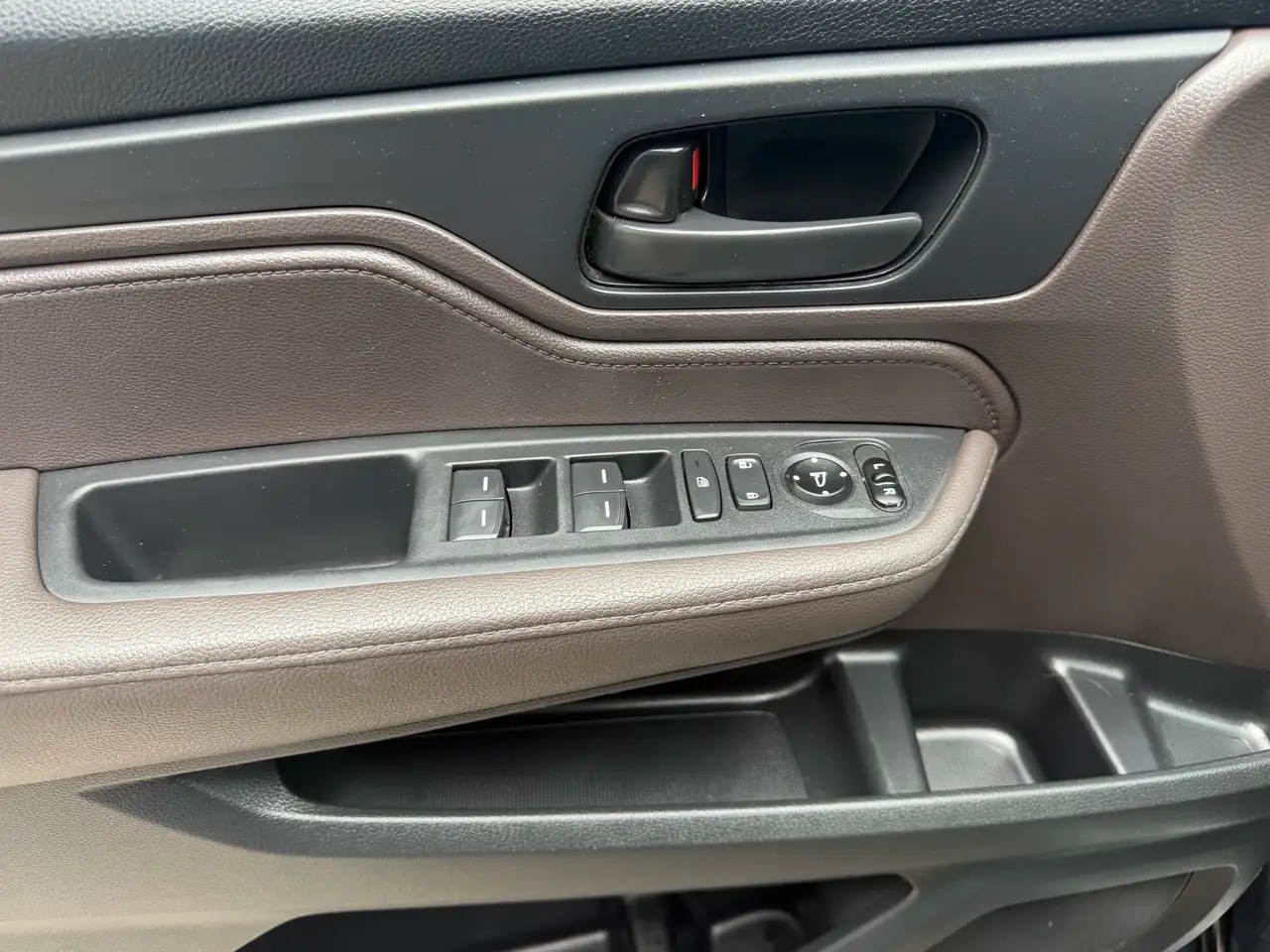 Honda Odyssey снимка Honda Odyssey