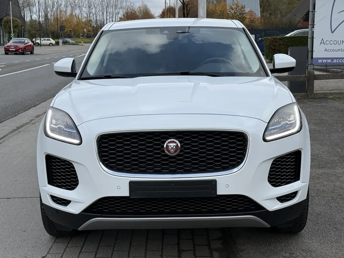 Jaguar E-Pace 2.0D I4 R-Dynamic SE AWD Aut. 150 Weiß - 2