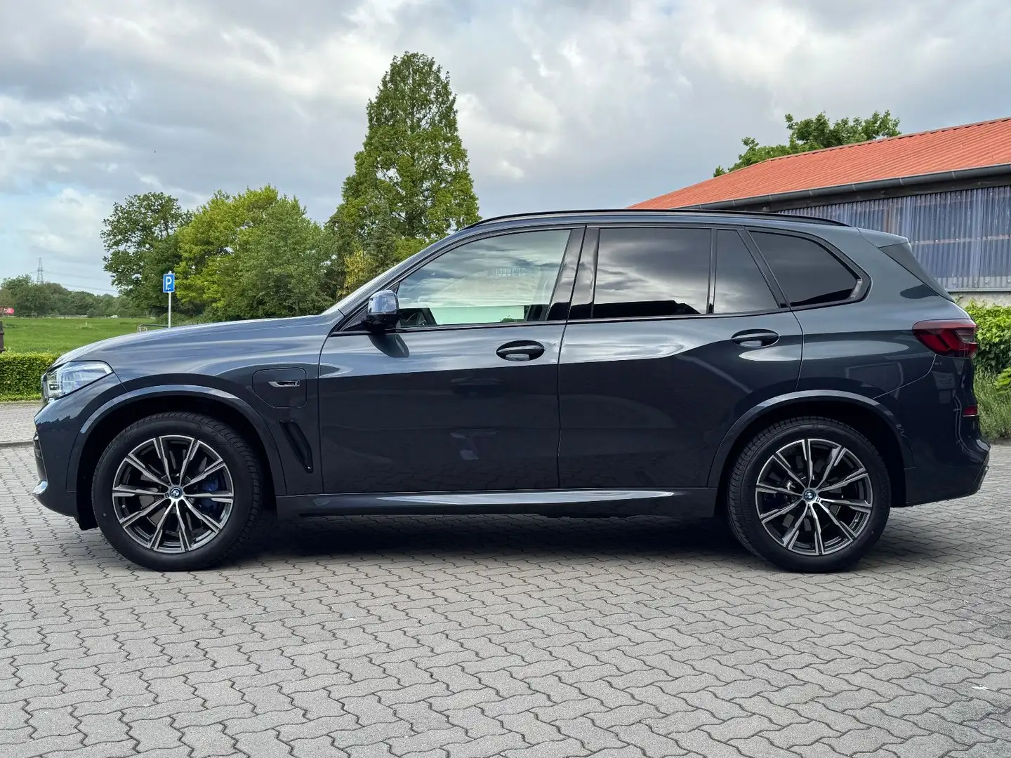 BMW X5 xDrive45e M-SPORT,AHK,PANO,NIGHTVI,DAP,P+,B&W Gris - 2