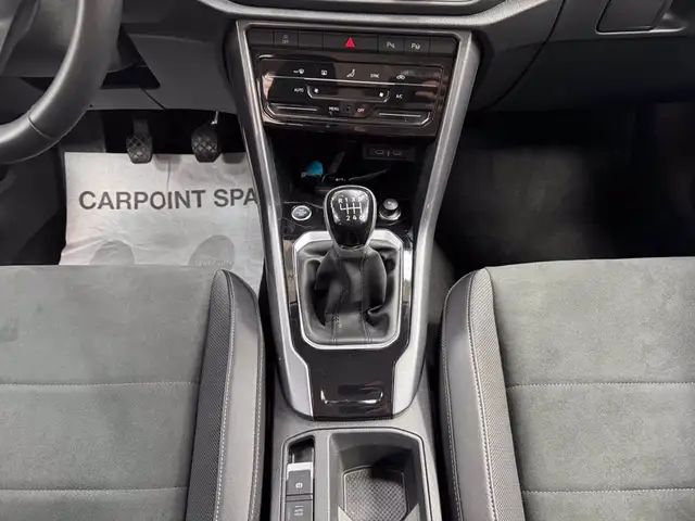 Volkswagen T-Roc view 12