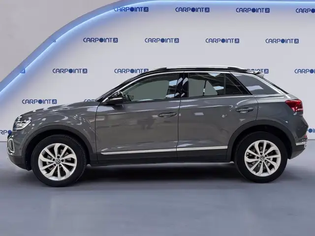 Volkswagen T-Roc view 3