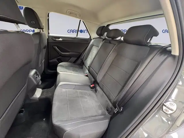 Volkswagen T-Roc view 14