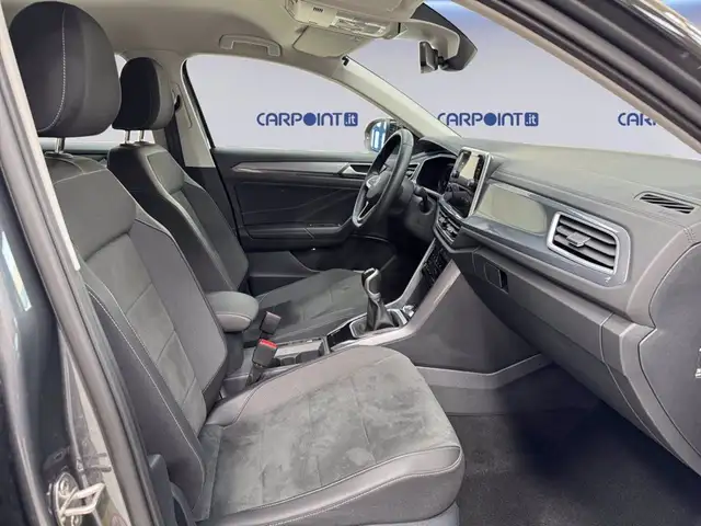 Volkswagen T-Roc view 16