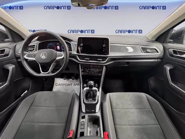 Volkswagen T-Roc view 11