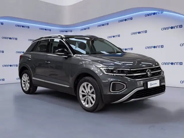 Volkswagen T-Roc view 8