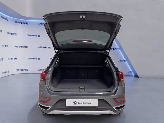 Volkswagen T-Roc view 18