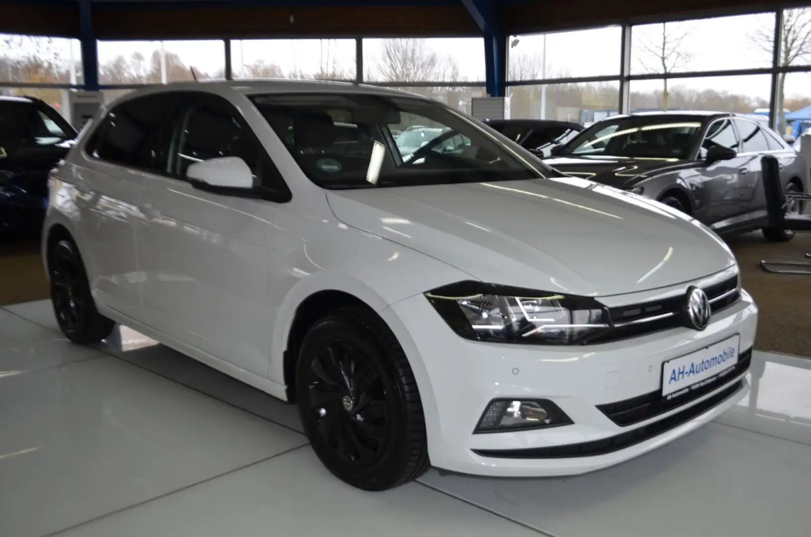 Volkswagen Polo VI AUTOMATIK / KLIMA / TEMPOMAT / PDC Weiß - 2