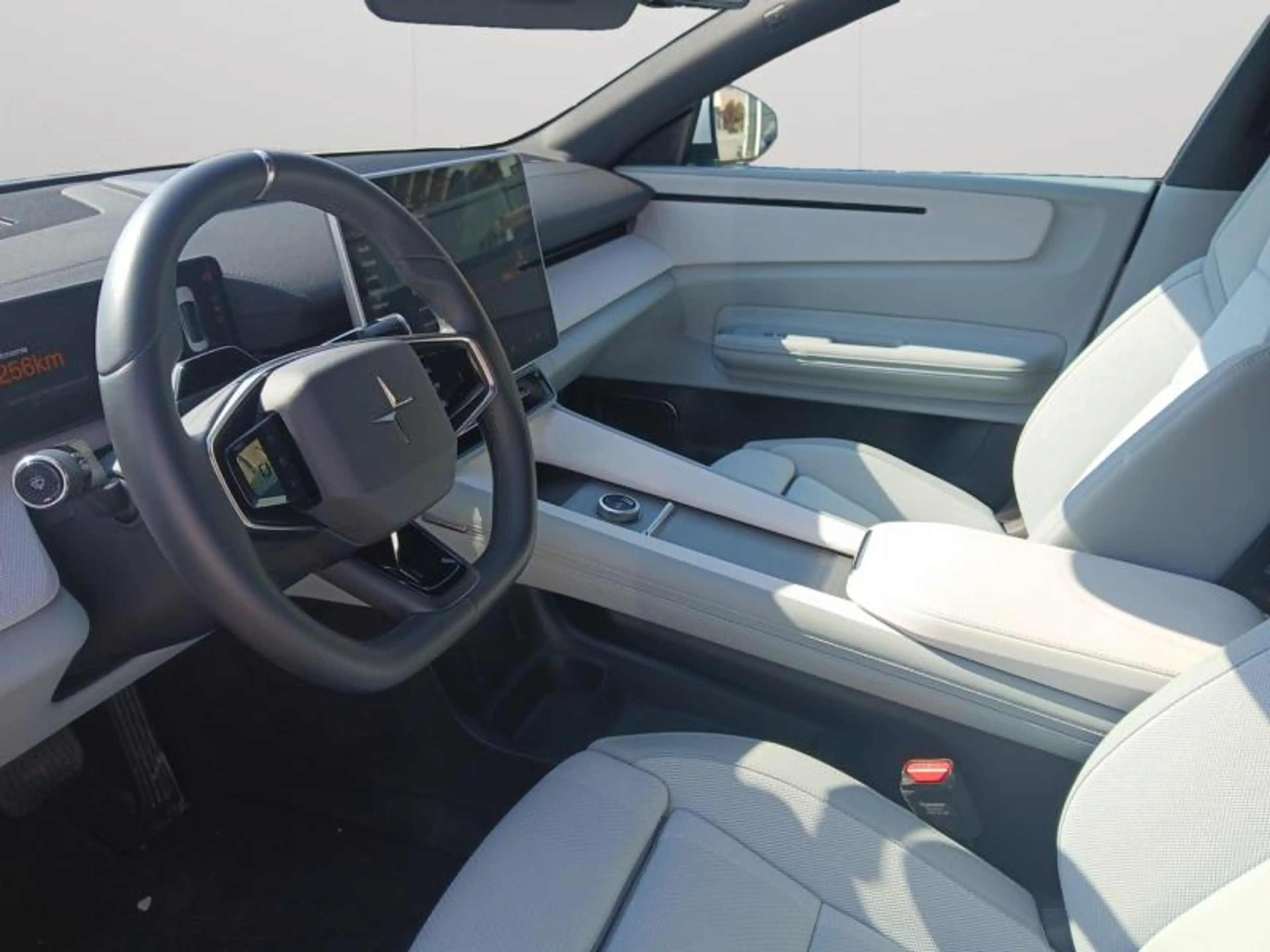 Polestar 4 Dual Motor Performance / Electrique — photo 8