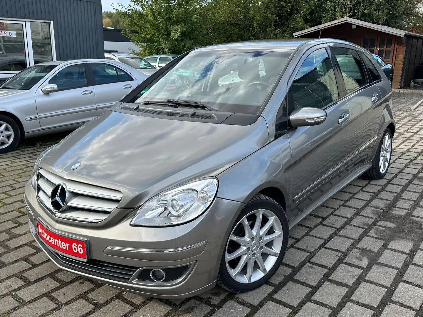 Mercedes-Benz B 170 Aut. Sport-Paket*LEDER*SHZ*KLIMA*TÜVNEU Grau - 1