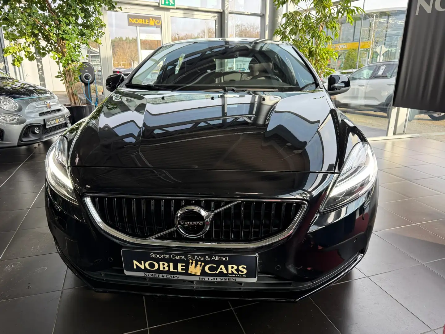 Volvo V40 T3 Momentum RFK LED NAVI Schwarz - 2