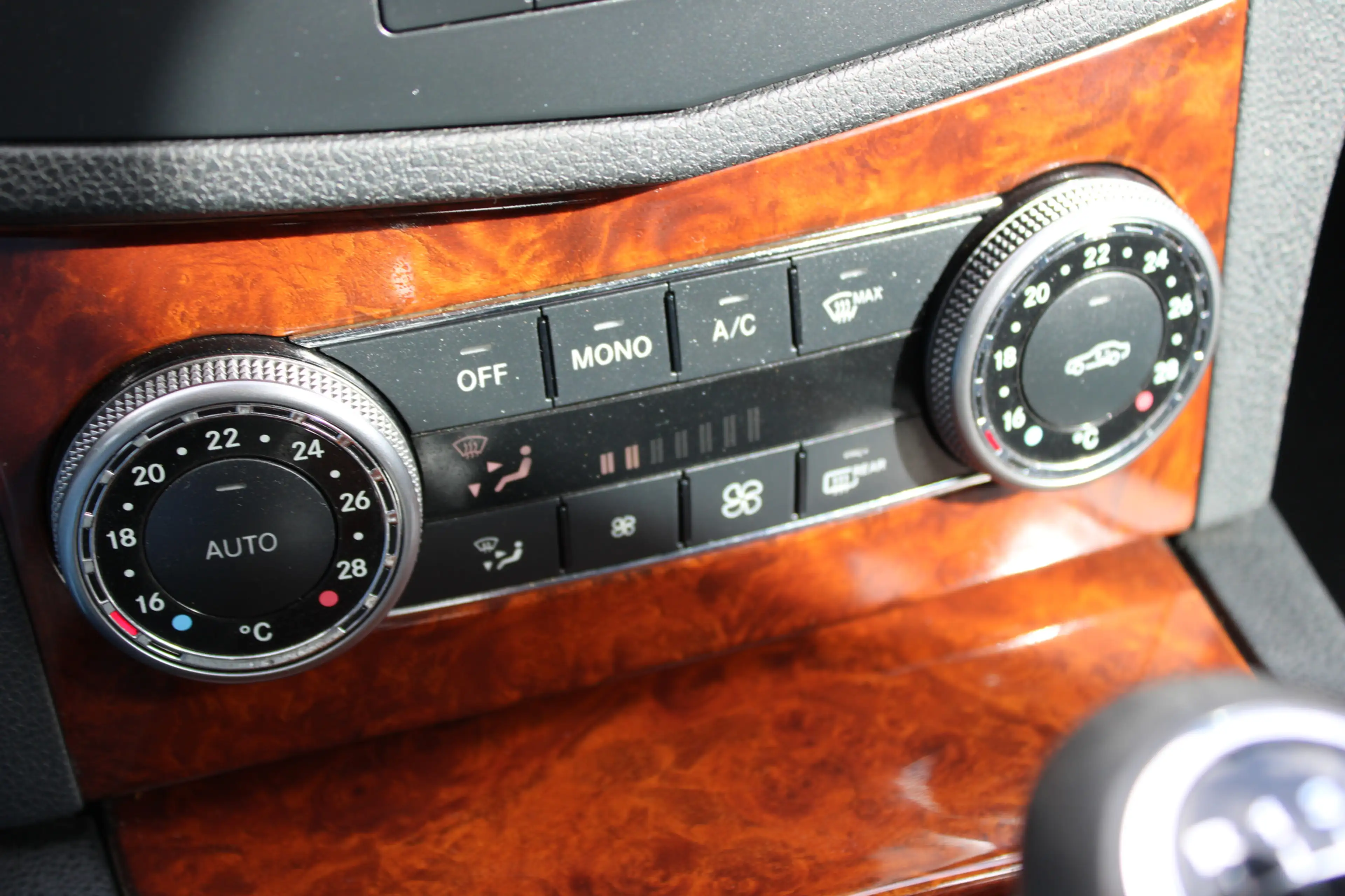 Mercedes-Benz C 180 K BlueEFFICIENCY Business Edition Elegance — photo 17