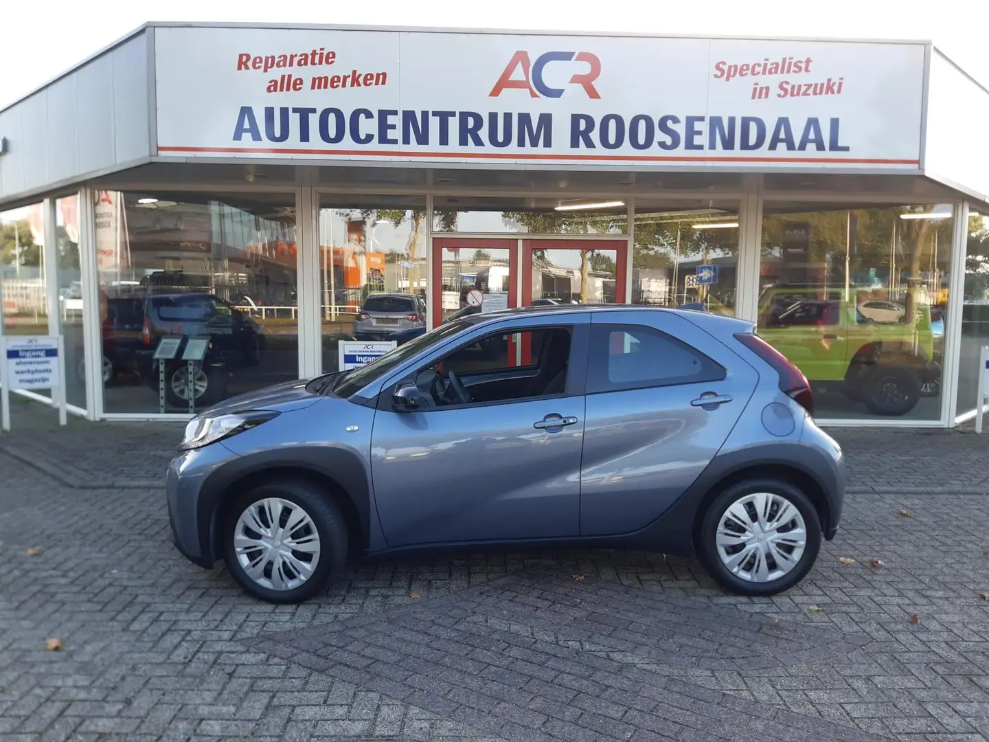 Toyota Aygo X 1.0 VVT-i S-CVT Play AUTOMAAT CRUISE CAMERA Grau - 2