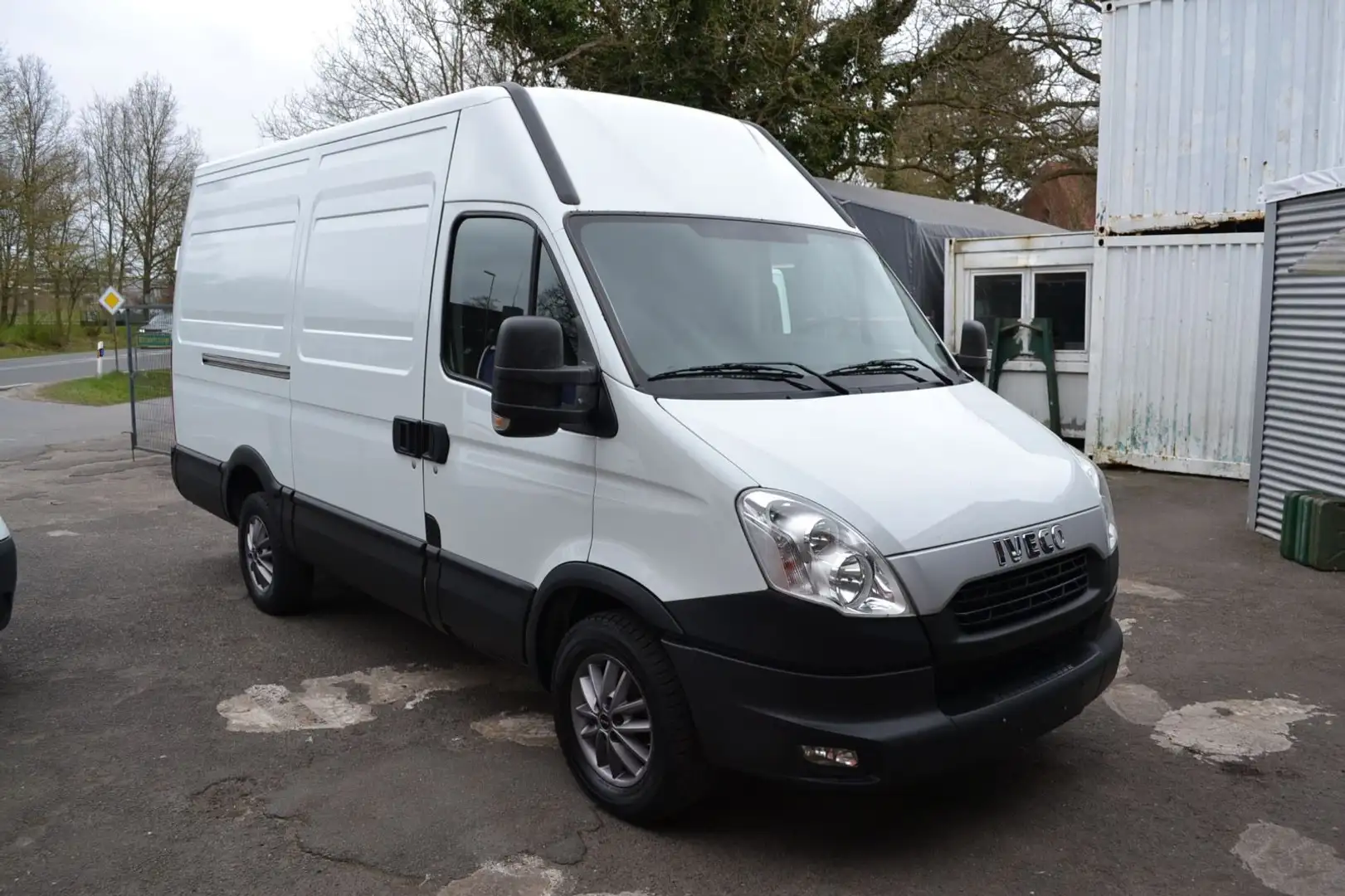 Iveco Daily Kasten *Anhängelast 3.5T,1Hand* Weiß - 2
