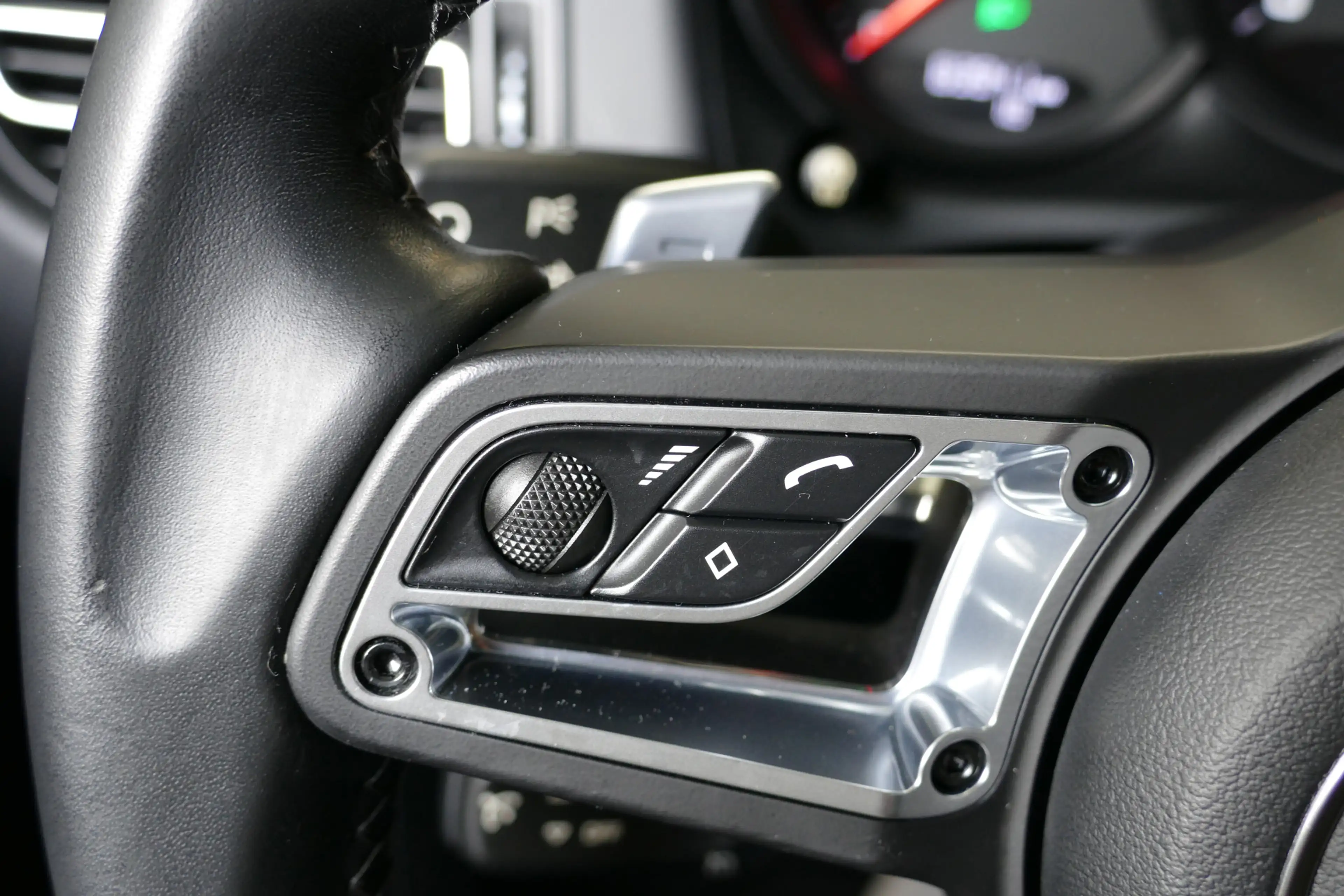 Porsche Macan 2.0 Face Lift 11-2018. Panodak, Luchtvering, 360 C — photo 39