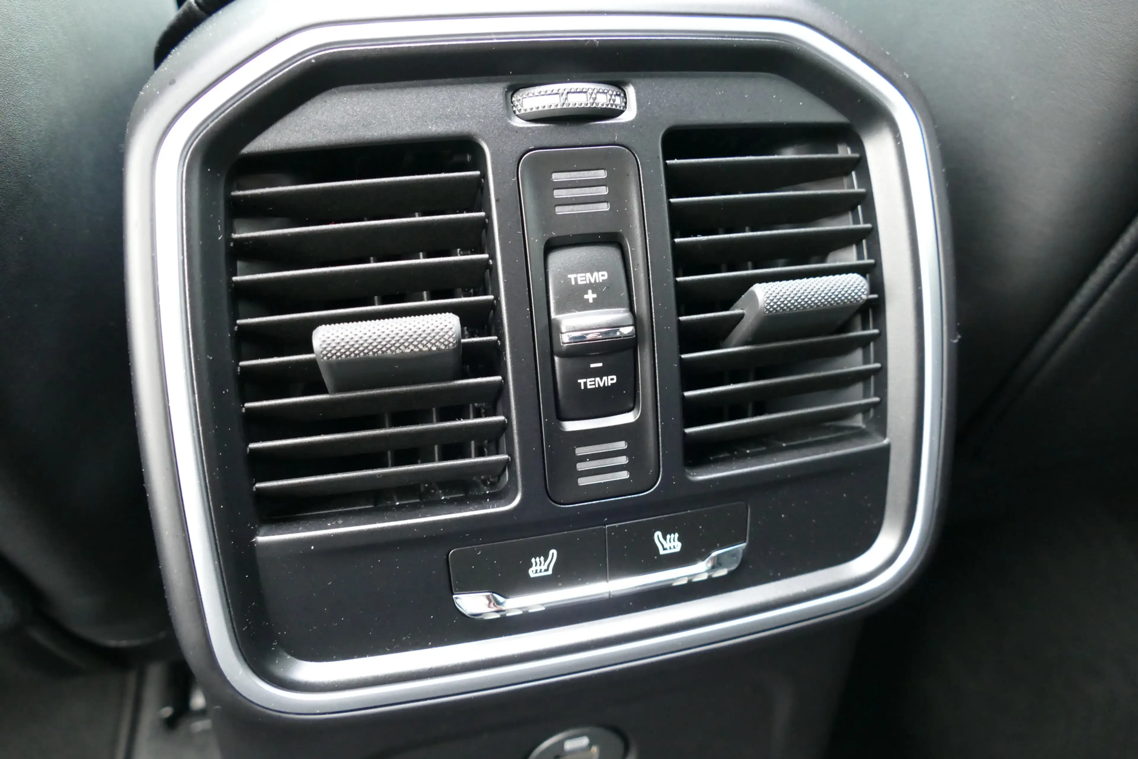 Porsche Macan 2.0 Face Lift 11-2018. Panodak, Luchtvering, 360 C — photo 41