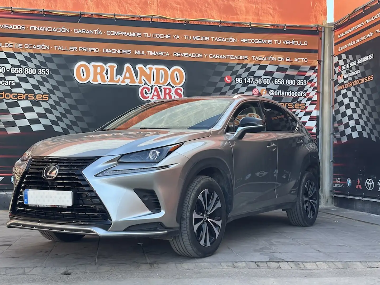 Lexus NX 300 300h Premium 2WD Gris - 1