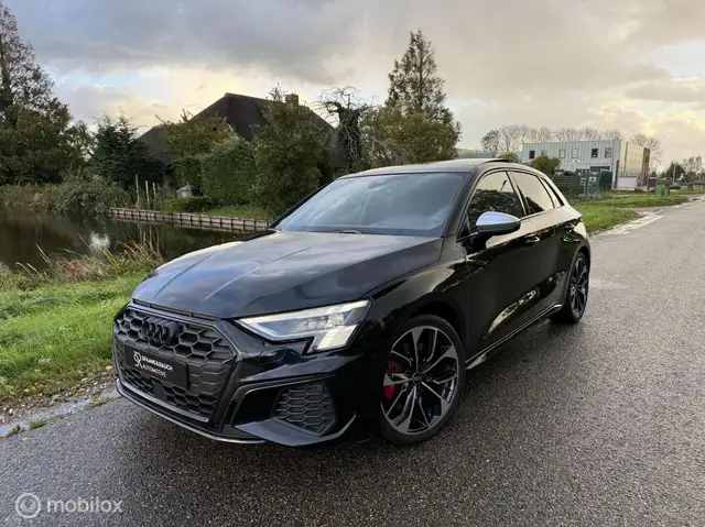 Audi S3 2.0 TFSI quattro / Pano / HUD / B&O / Leder / Matr