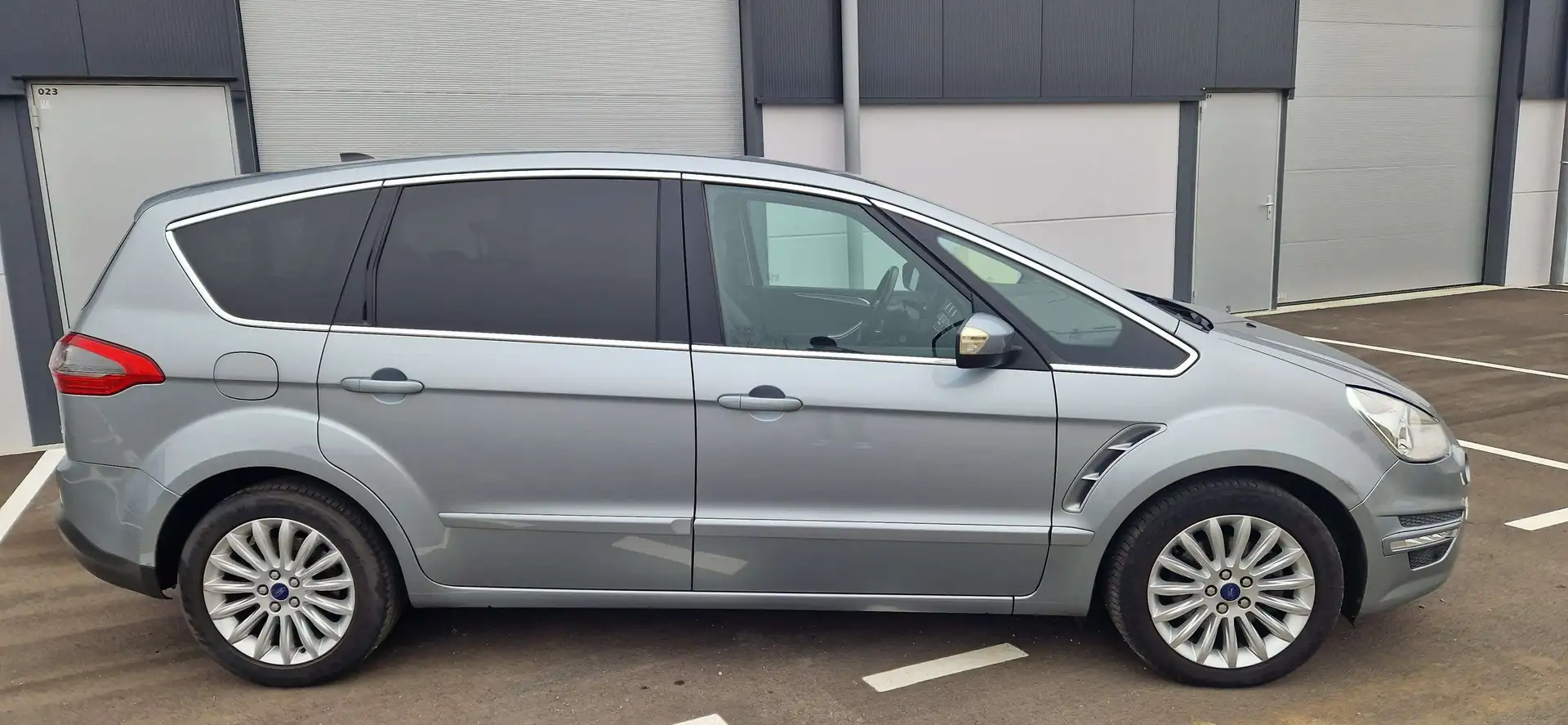 Ford S-Max 2.0 tdci 140ch, Titanium, boite auto Powershift Gris - 2