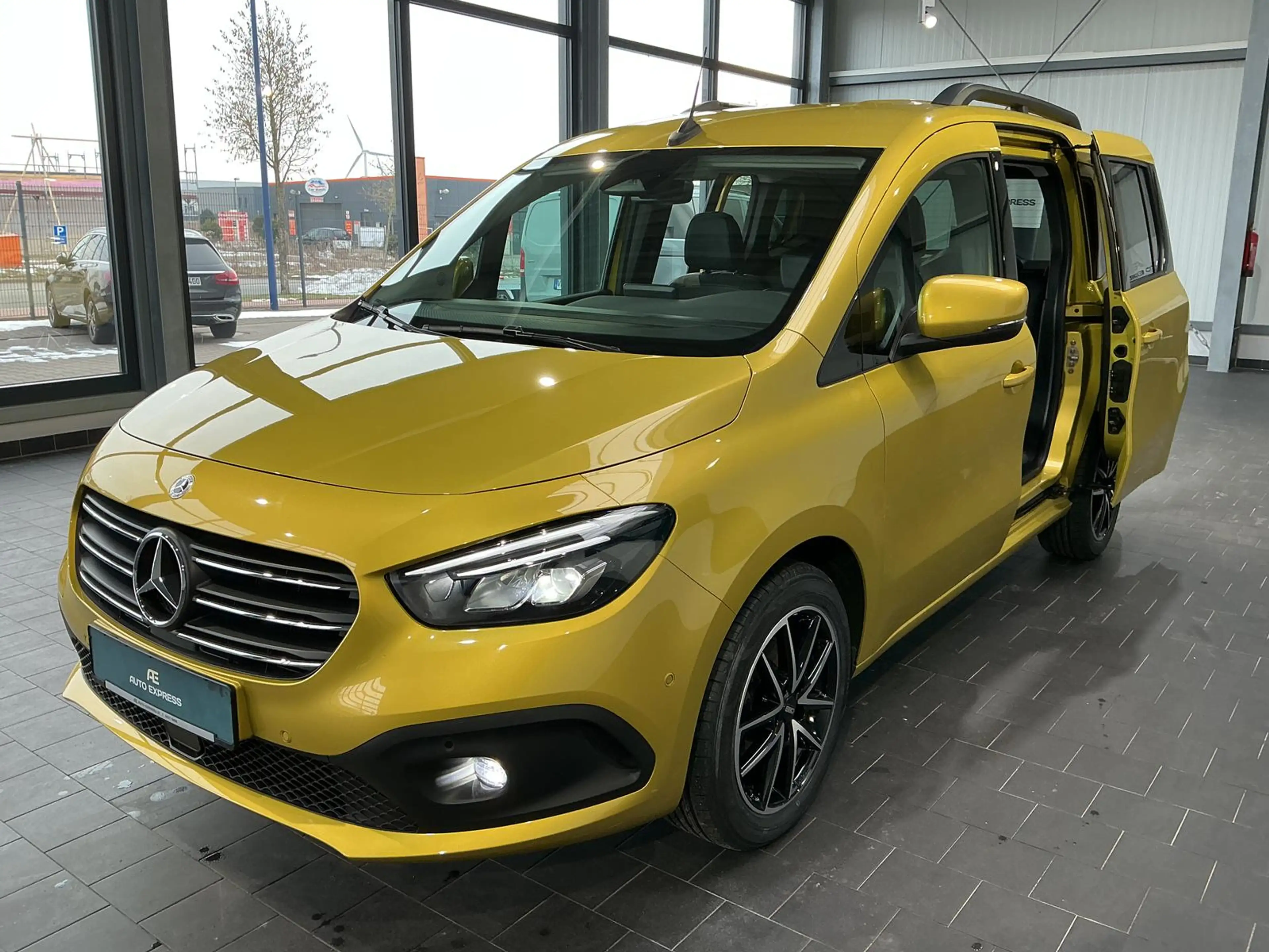 Mercedes-Benz T-Class d+Edition+LED+Automatik+ALU+AHK — photo 14
