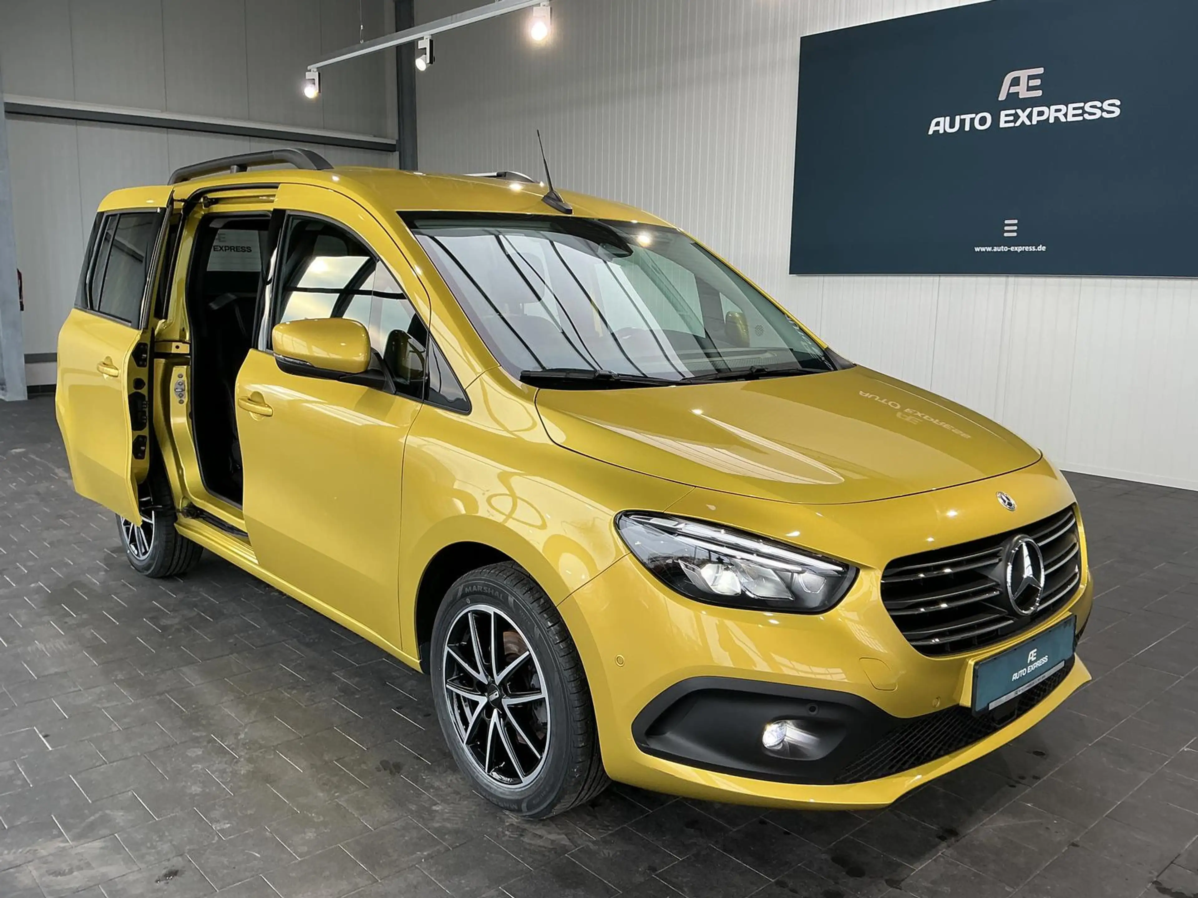 Mercedes-Benz T-Class d+Edition+LED+Automatik+ALU+AHK — photo 13