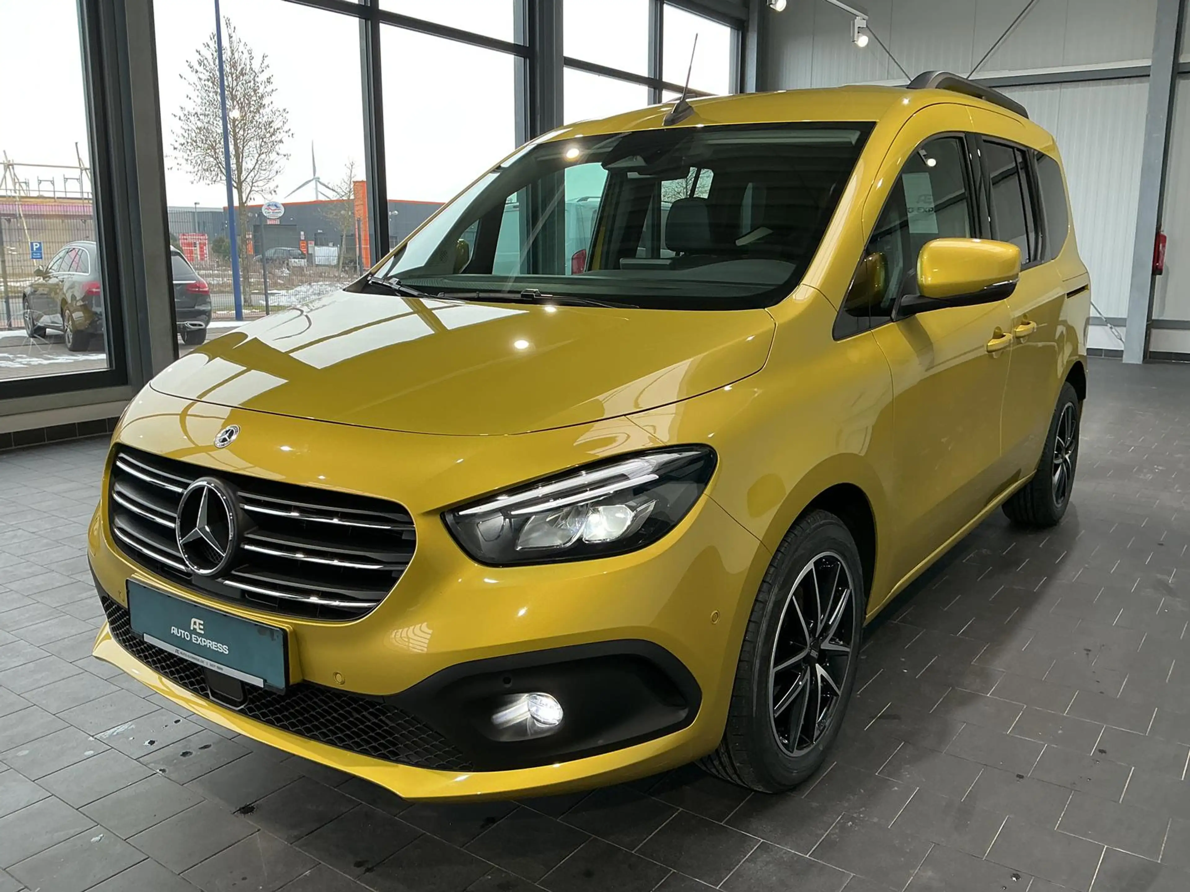 Mercedes-Benz T-Class d+Edition+LED+Automatik+ALU+AHK — photo 4